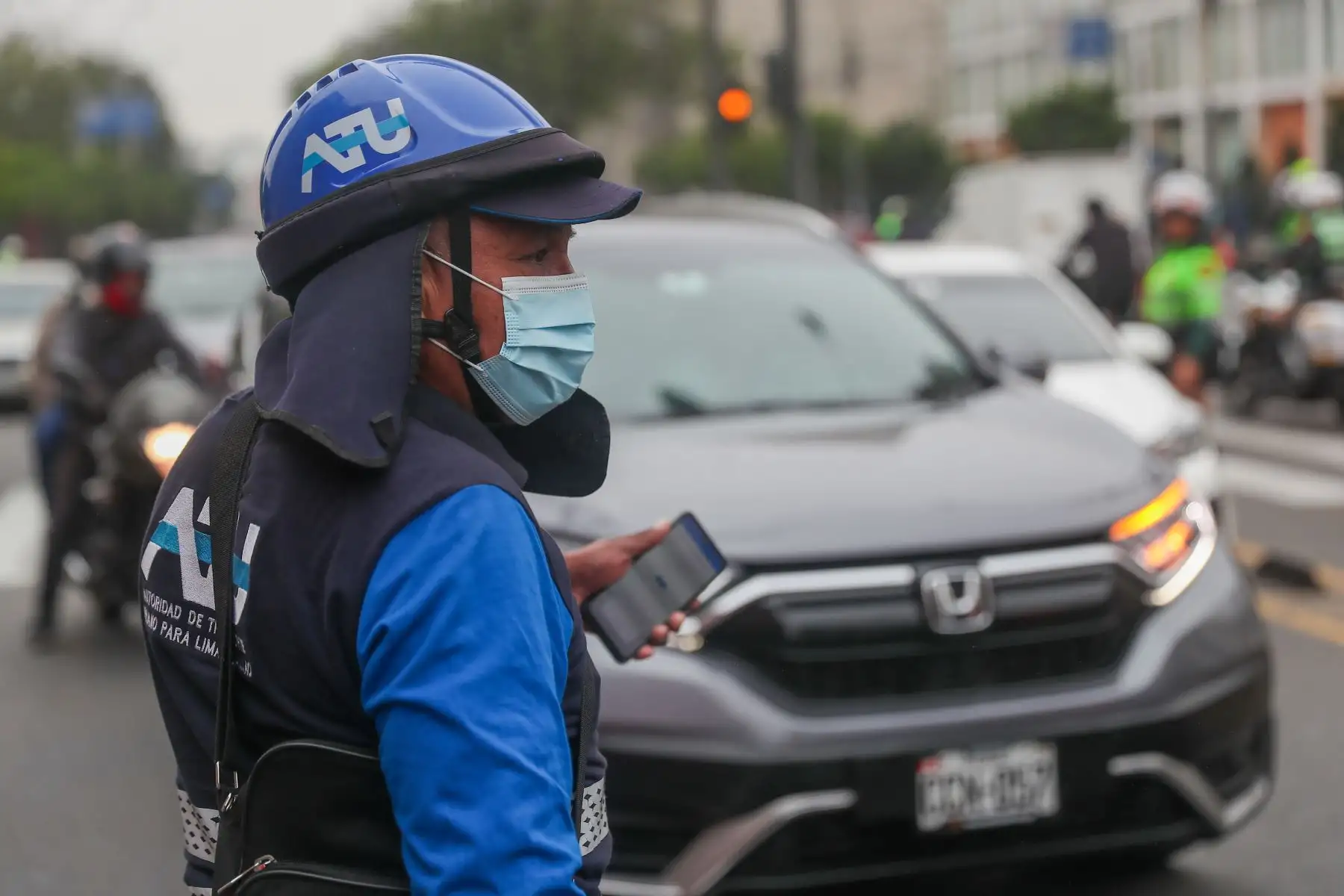 La ATU en una operación conjunta con la Policía Nacional del Perú trasladaron a los depósitos a los vehículos que son usados para el transporte público informal o invadan la vía del corredor Azul.
Foto: ANDINA/Ricardo Cuba