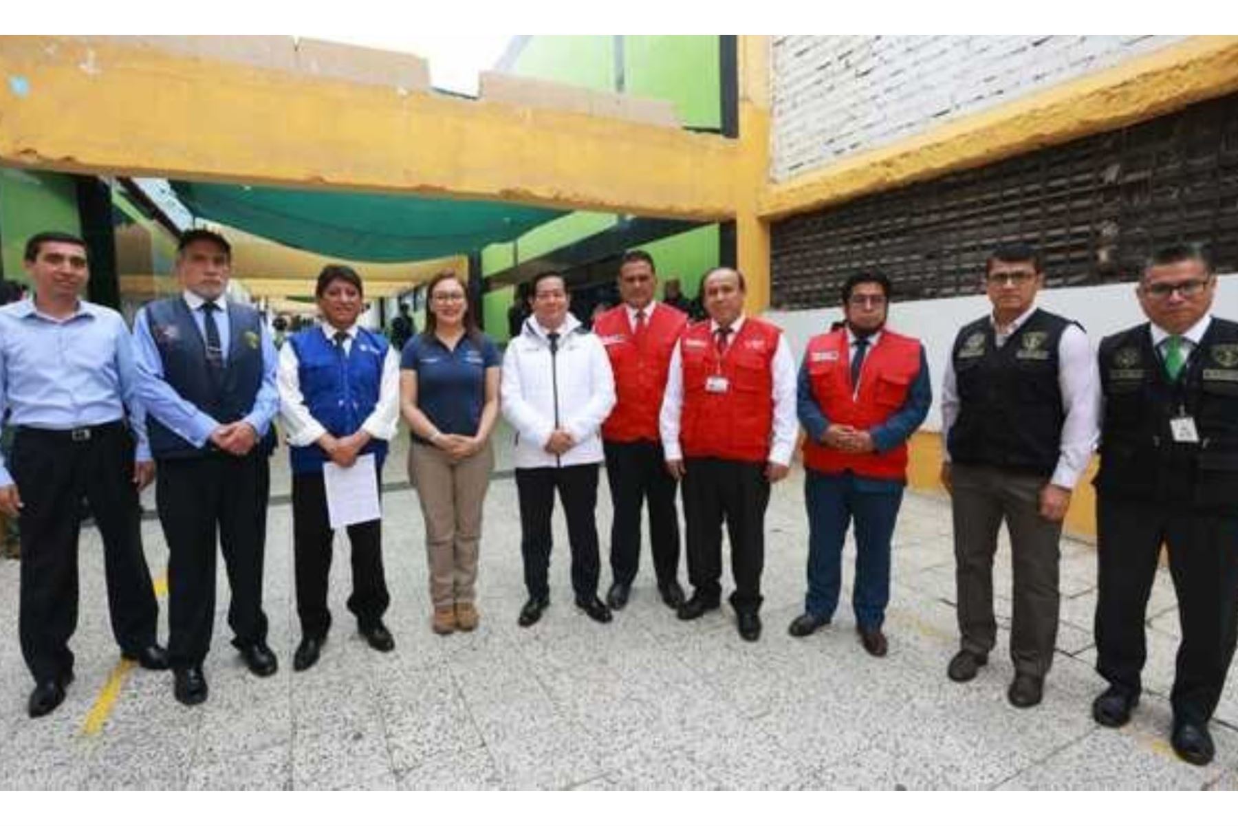El ministro de Justicia, Eduardo Arana; y el defensor del pueblo, Josué Gutiérrez, visitaron el penal de Lurigancho, en el marco del programa Rompiendo Cadenas.