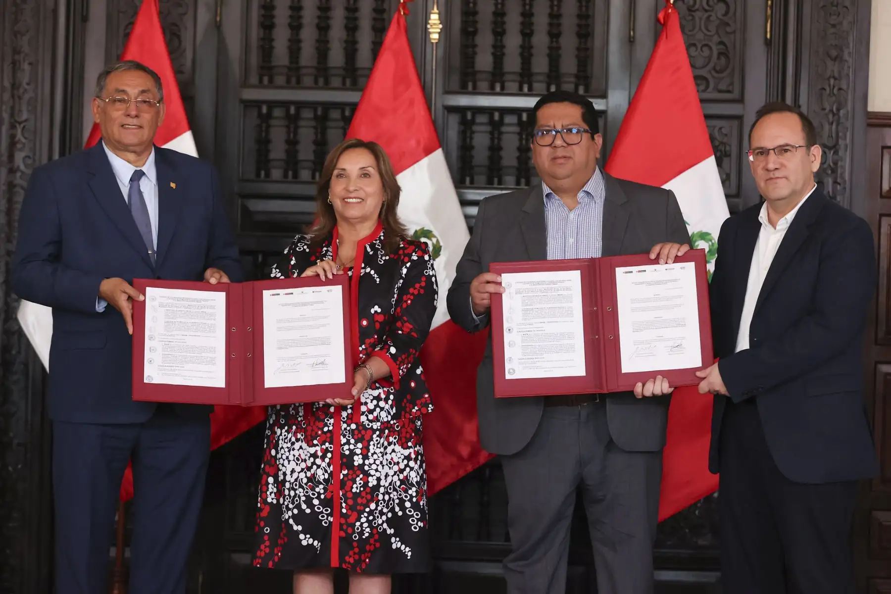 Presidenta Dina Boluarte participa en la ceremonia de suscripción del convenio para la concesión del servicio de distribución de gas en el sur del país.
Foto: ANDINA/Prensa Presidencia