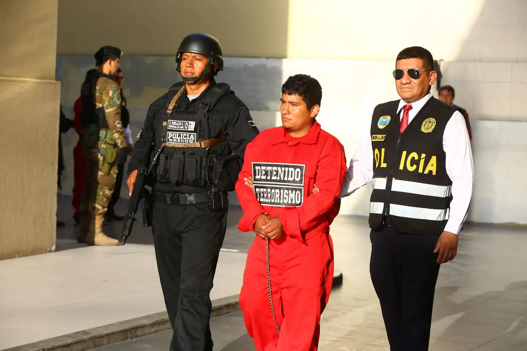 En la sede de la Dircote de la Policía Nacional del Perú, en el Cercado de Lima, fueron presentados a la prensa los hijos de cabecillas de la organización terrorista Sendero Luminoso recientemente capturados durante el Mega Operativo denominado “Lobo II 2023”, realizado en conjunto por la PNP y las Fuerzas Armadas. Foto: ANDINA/Eddy Ramos