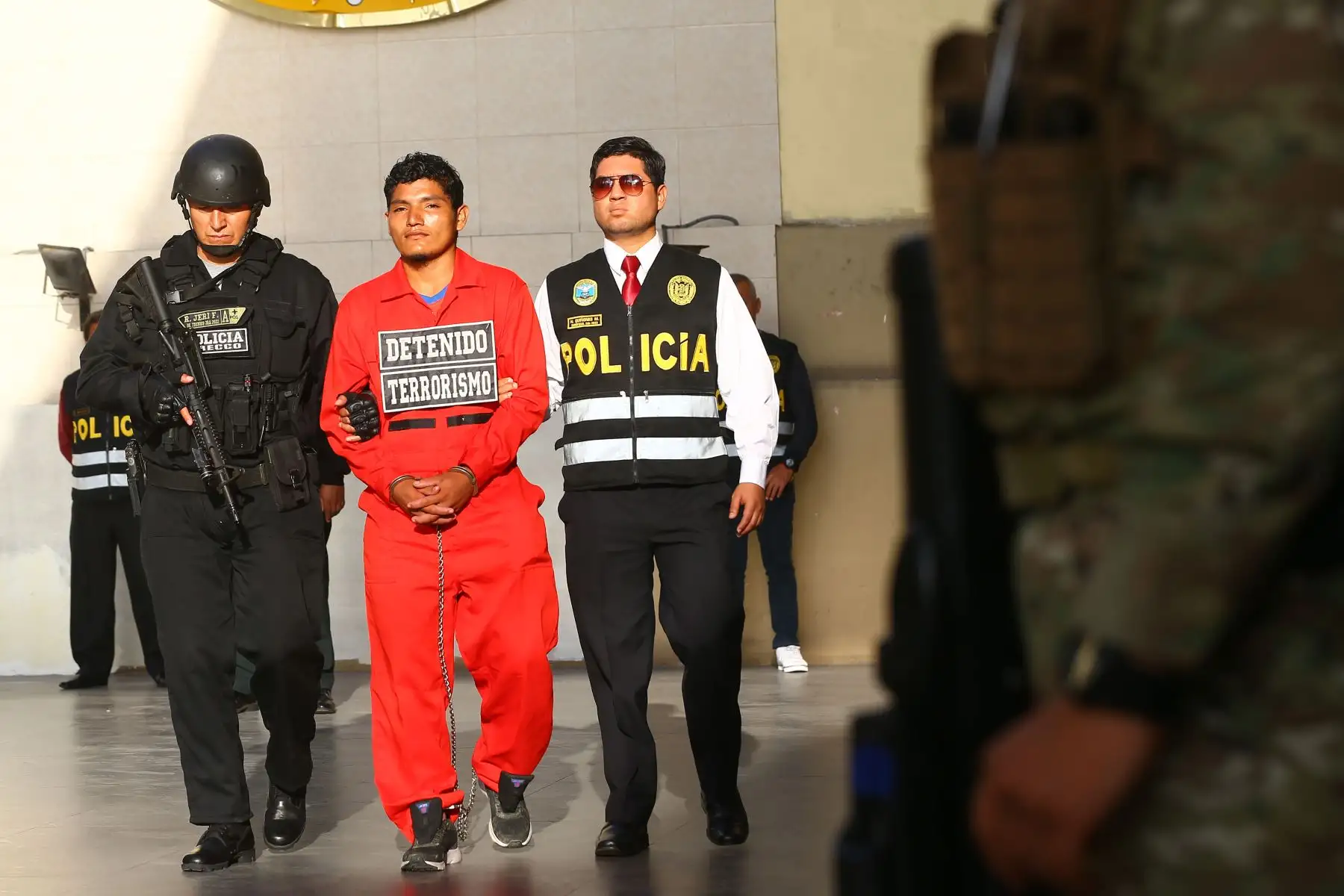 Durante el Mega Operativo denominado “Lobo II 2023” realizado en Ayacucho, en la zona del Vraem, se detuvo a 4 personas que responden a los nombres de Iván Quispe Vargas “Gabriel”, José Quispe Zúñiga “José hijo”, Romeo Campos Mansilla “Romeo” y Jheison Ramos Andrade “Andrés”. 
Foto: ANDINA/Eddy Ramos