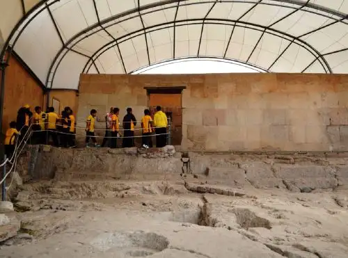 Por primera vez en 500 años, se realizará un trabajo de investigación arqueológica en las inmediaciones del histórico Cuarto del Rescate, en Cajamarca. Este emblemático lugar continuará atendiendo al público.