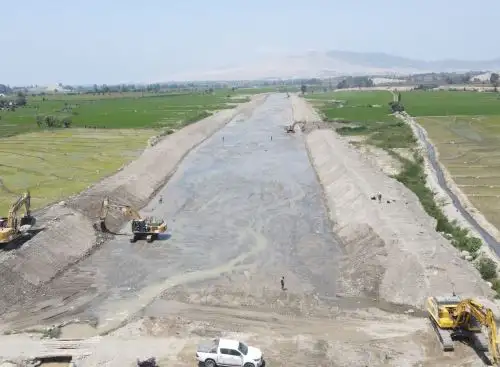 La Autoridad para la Reconstrucción con Cambios culminó los trabajos de descolmatación y limpieza en otros tres puntos críticos del río Lacramarca, ubicado en la provincia del Santa, en Áncash. ANDINA/Difusión