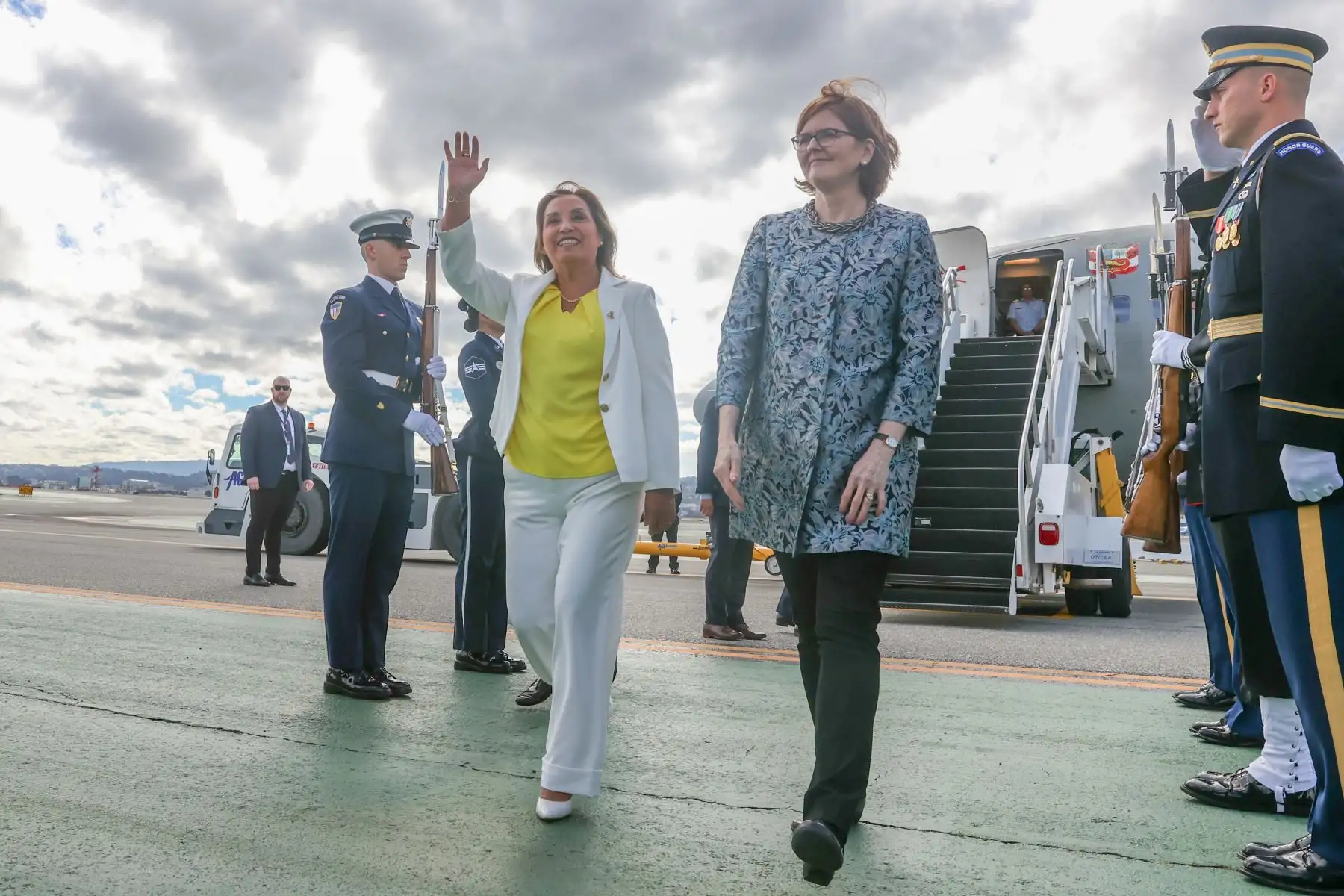 Presidenta de la república, Dina Boluarte, llega a San Francisco, Estados Unidos, para participar en la Semana de Líderes Económicos de APEC. Foto: ANDINA/ Prensa Presidencia