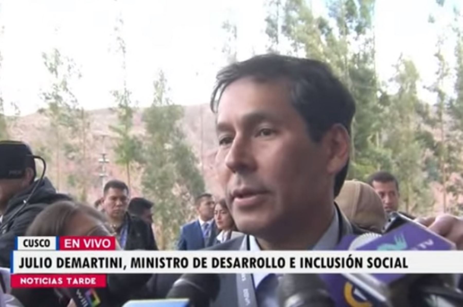 Ministro de Desarrollo e Inclusión Social, Julio Demartini, brinda declaraciones en la inauguración del CADE Ejecutivos 2023 en Cusco. Foto: Captura TV.