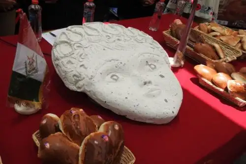 La careta de sillar fue confeccionada por el artesano Patricio Zela, integrante de la Asociación Turística Ruta del Sillar.