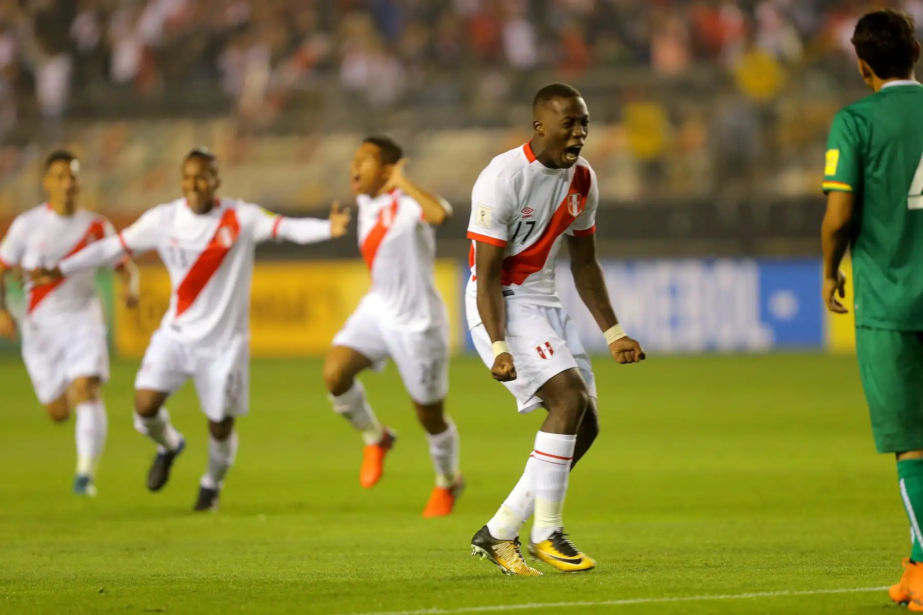 LIMA,PERÚ-AGOSTO 31. Selecciones de Perú y Bolivia se enfrentan en el estadio Monumental por las Eliminatorias al Mundial de Rusia 2018.

Foto: ANDINA/Luis Iparraguirre