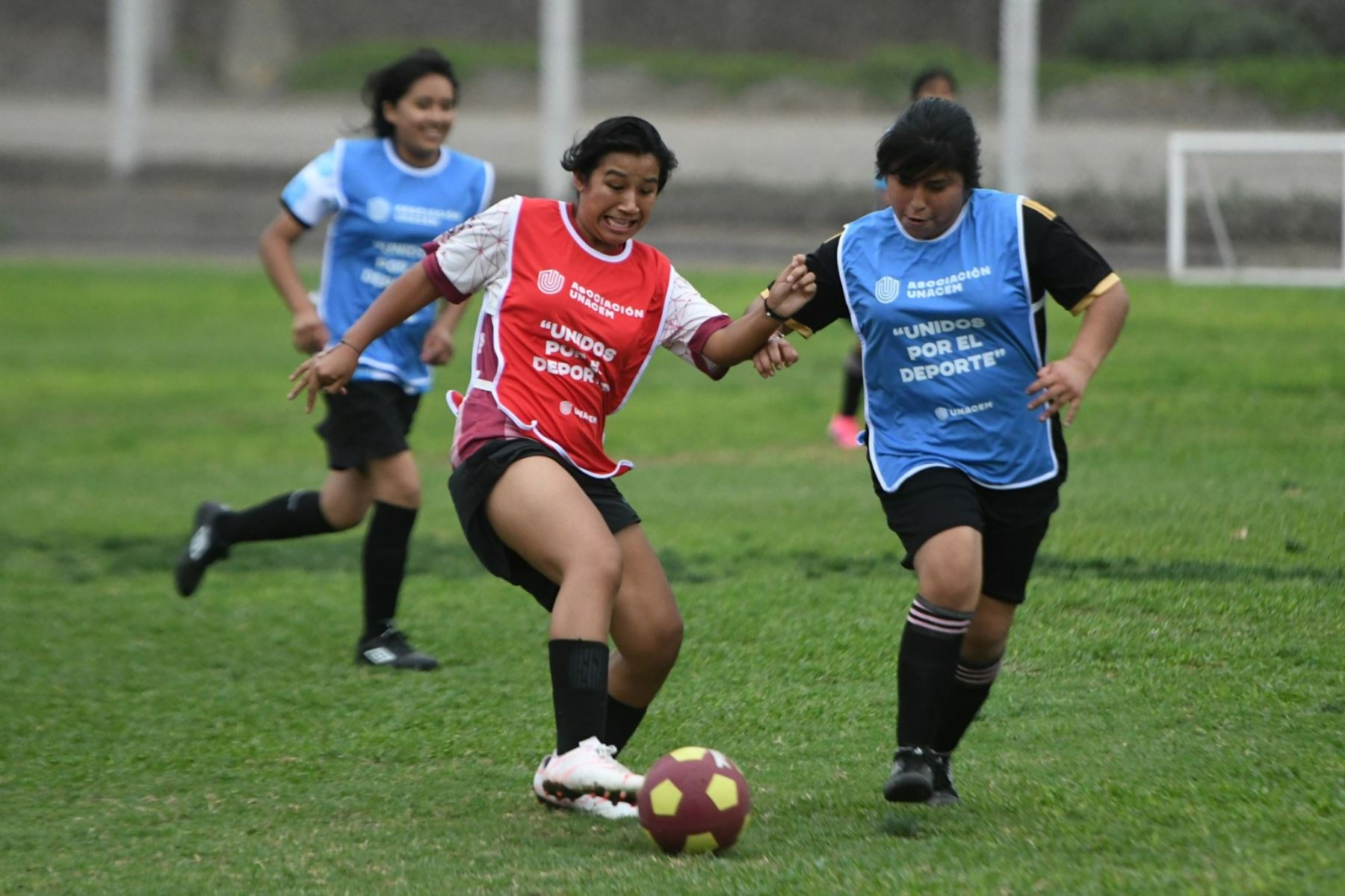 La juventud femenina tiene la oportunidad de perseguir sus sueños de ser futbolistas en el sur de Lima
