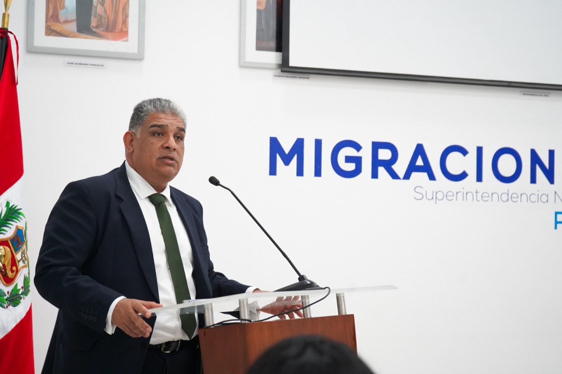 Superintendente Nacional de Migraciones, Armando García