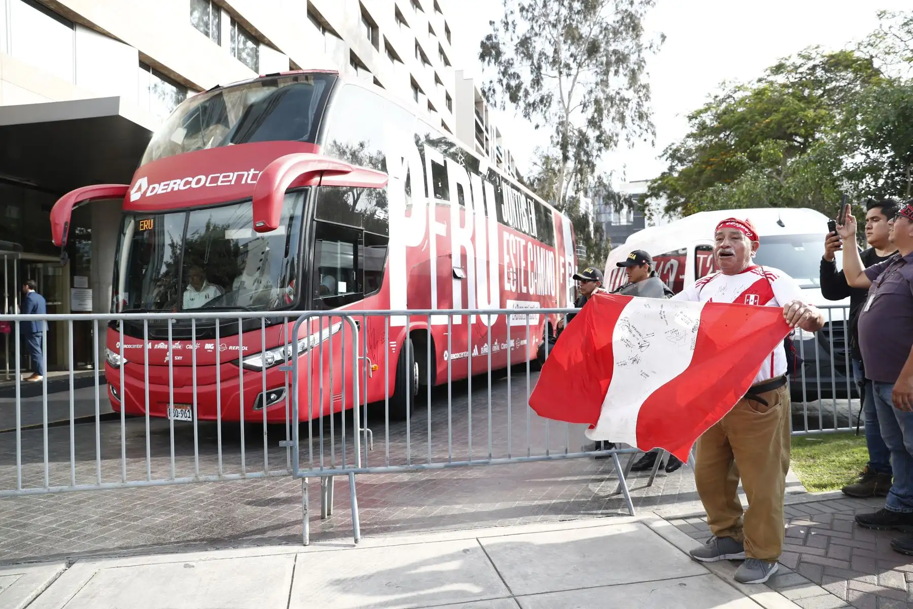 La Selección Peruana de Fútbol viaja a la ciudad de La Paz en Bolivia para disputar el partido contra la selección boliviana por las eliminatorias al Mundial 2026. Foto: ANDINA/Daniel Bracamonte