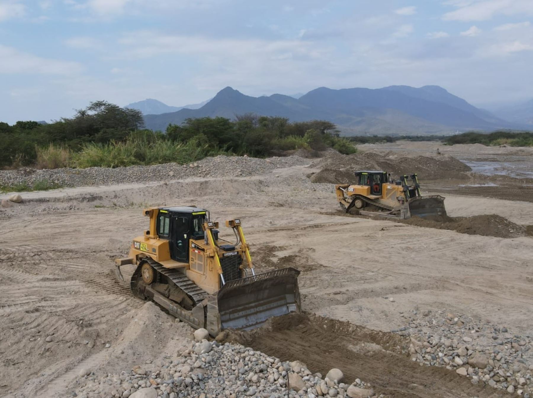 ANA afirma que las labores de limpieza y descolmatación en ríos y quebradas de Piura registra un avance del 70 %.