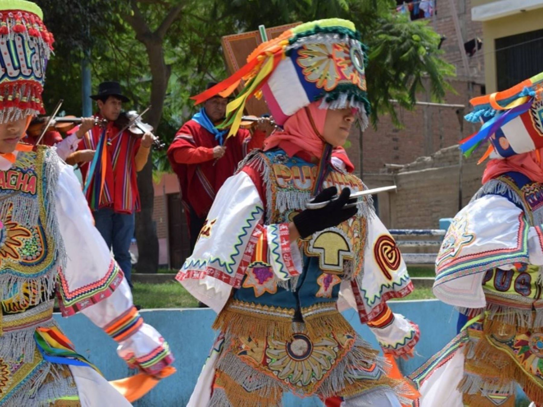 El Ministerio de Cultura otorgó el título de "Personalidad Meritoria de la Cultura a danzantes y músicos de la Danza de Tijeras