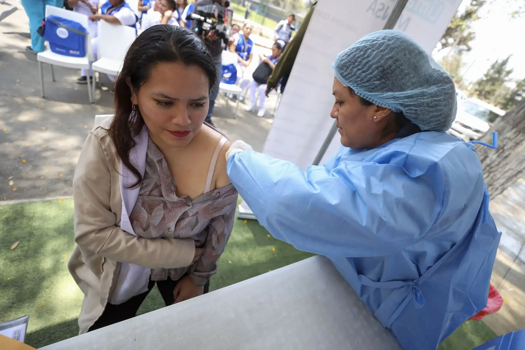 Madres de seleccionados se suman a campaña de vacunación contra la covid-19 organizada por el MINSA.

Foto:ANDNA/Juan Carlos Guzmán Negrini