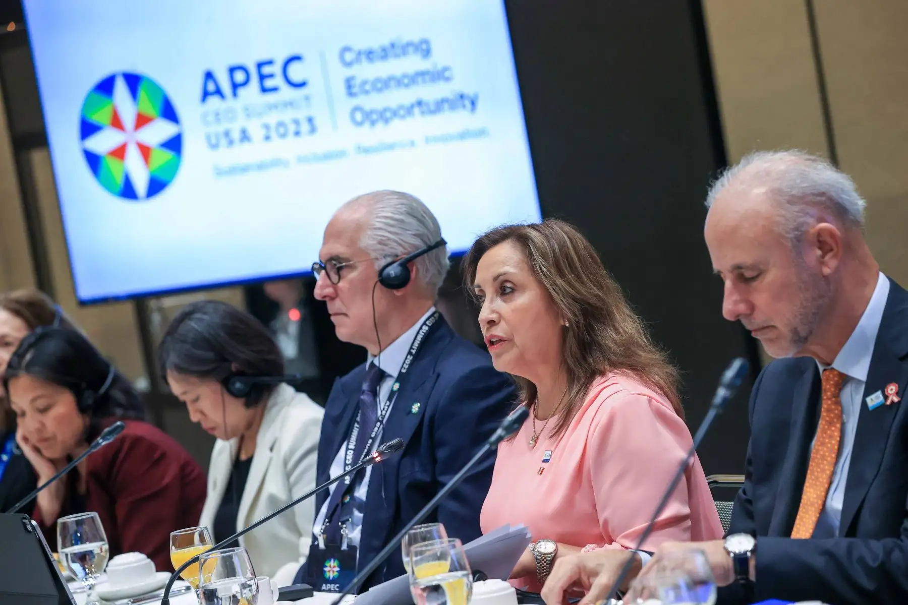 La presidenta Dina Boluarte participó en una reunión de trabajo sobre empoderamiento económico de las mujeres, organizada por el National Center for APEC. Foto: ANDINA/ Prensa Presidencia