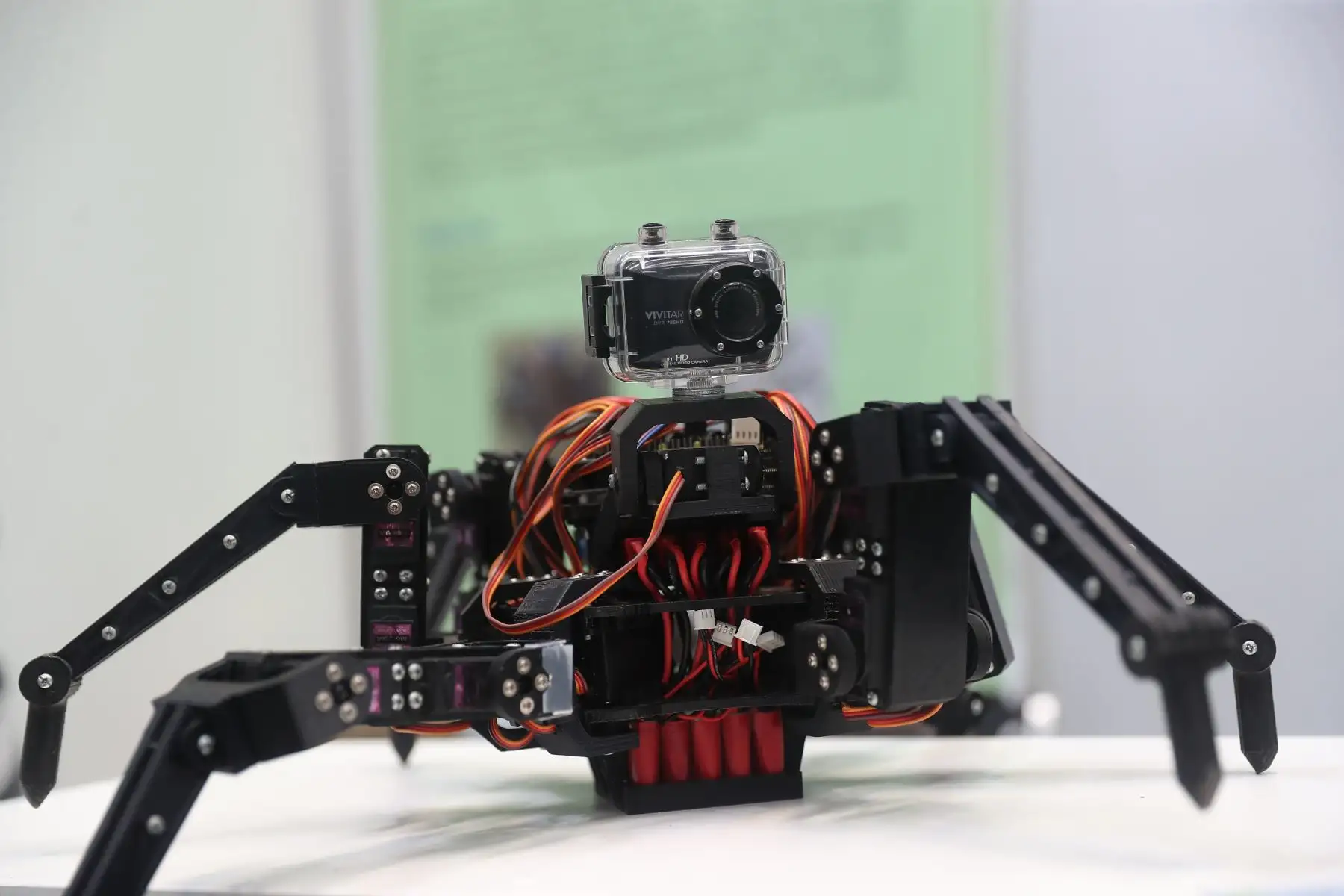 El robot hecho en Perú fue uno de los principales atractivos de la Expoferia Tecnológica UNICTEC - 2023. Foto:ANDINA/Ricardo Cuba