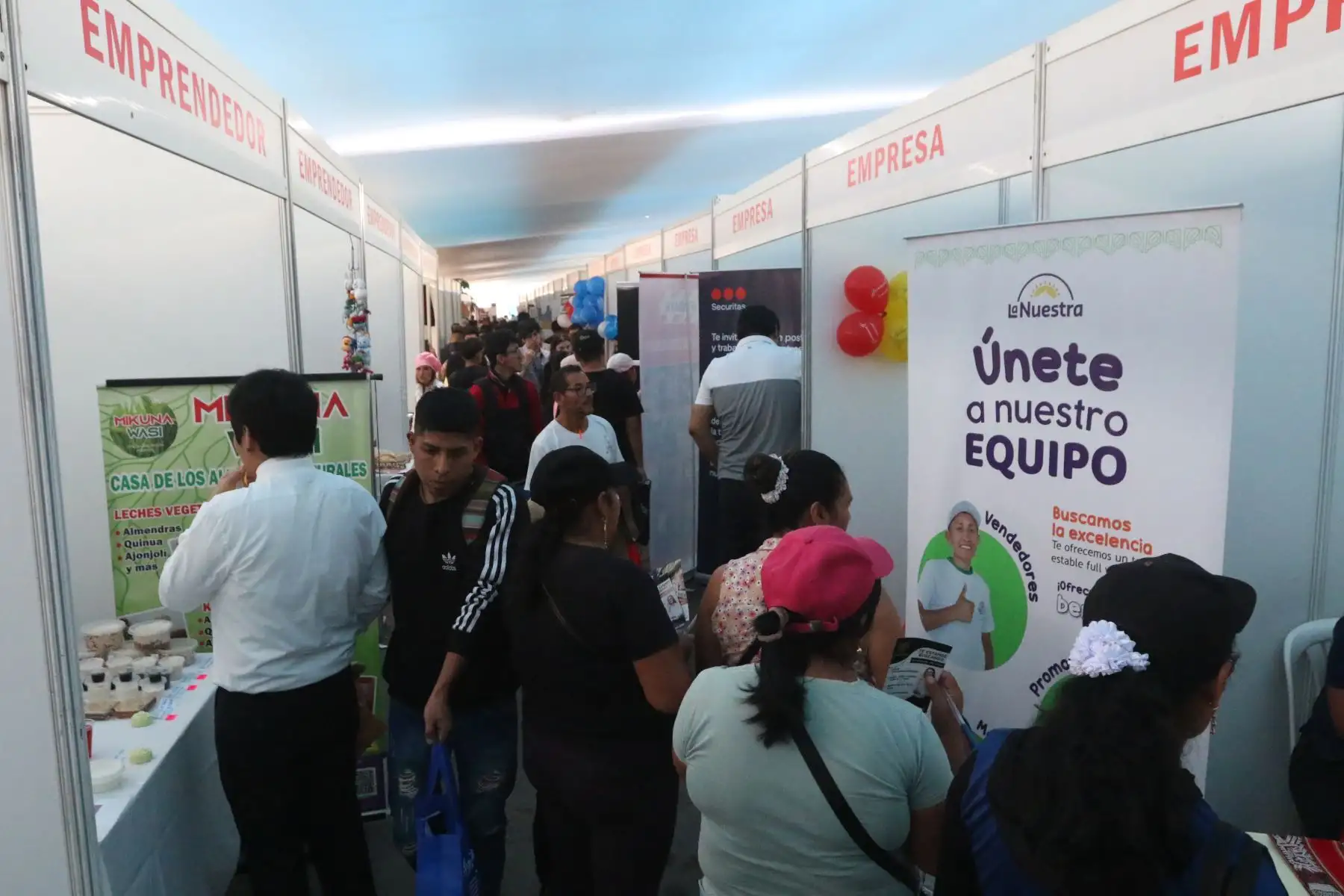 El ministro de Trabajo y Promoción del Empleo, Daniel Maurate, inauguró la Mega Feria del Empleo en San Juan de Lurigancho, donde se ofrecen más de 7 mil vacantes laborales. FOTO:ANDINA/Hector Vinces
