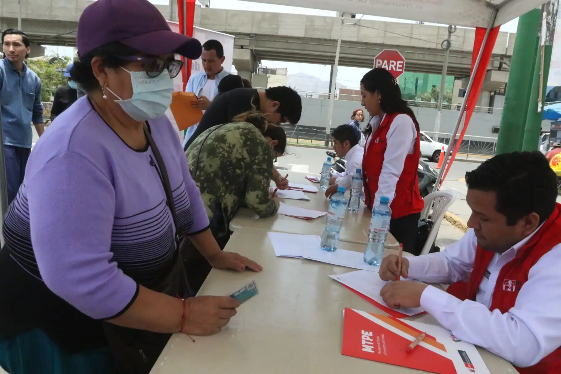 El ministro de Trabajo y Promoción del Empleo, Daniel Maurate, inauguró la Mega Feria del Empleo en San Juan de Lurigancho, donde se ofrecen más de 7 mil vacantes laborales. FOTO:ANDINA/Hector Vinces