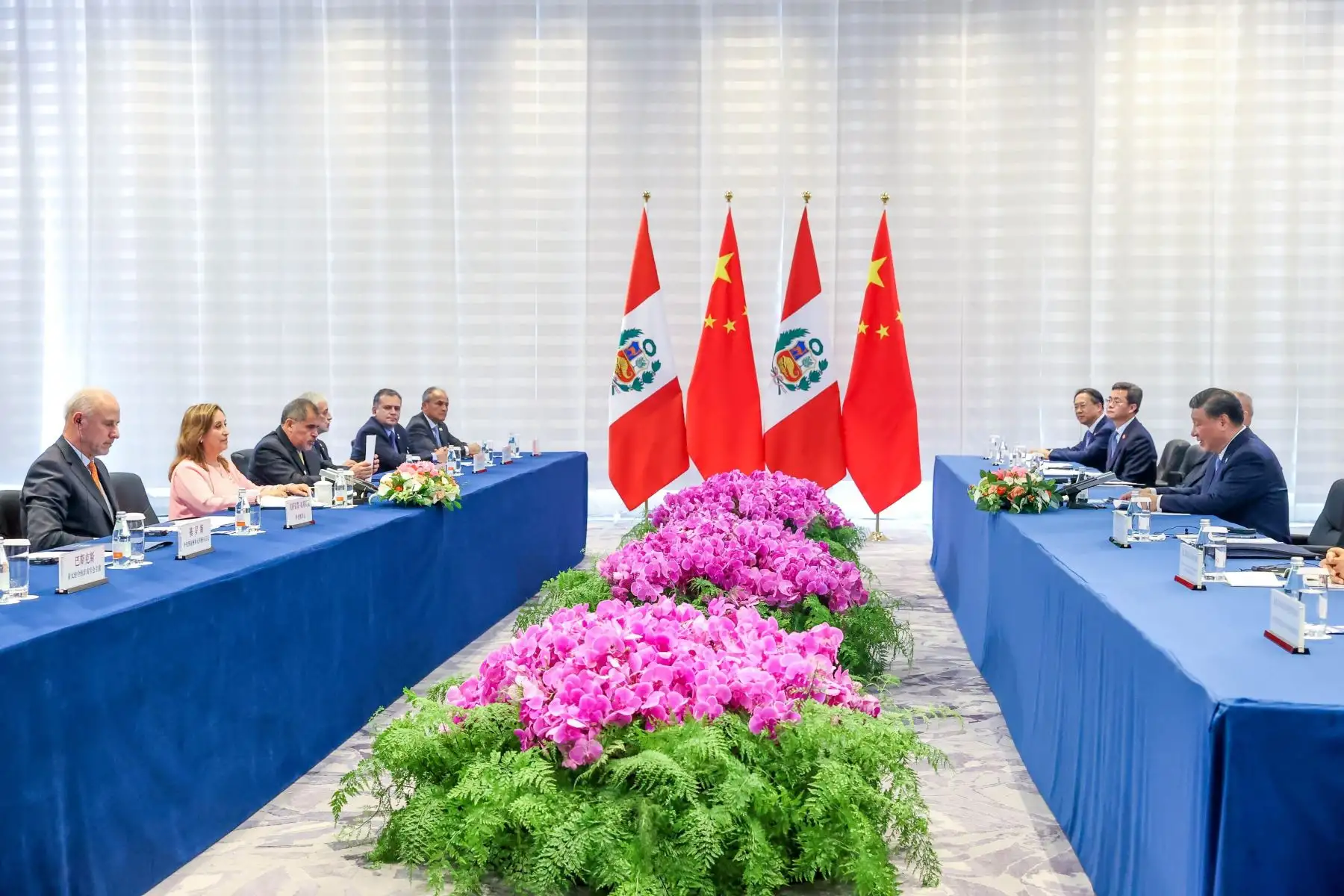 La presidenta de la República, Dina Boluarte sostuvo una reunión bilateral con el presidente de la República Popular China, Xi Jinping, en el marco del APEC 2023 que se realiza en EE.UU. Foto: ANDINA/Presidencia