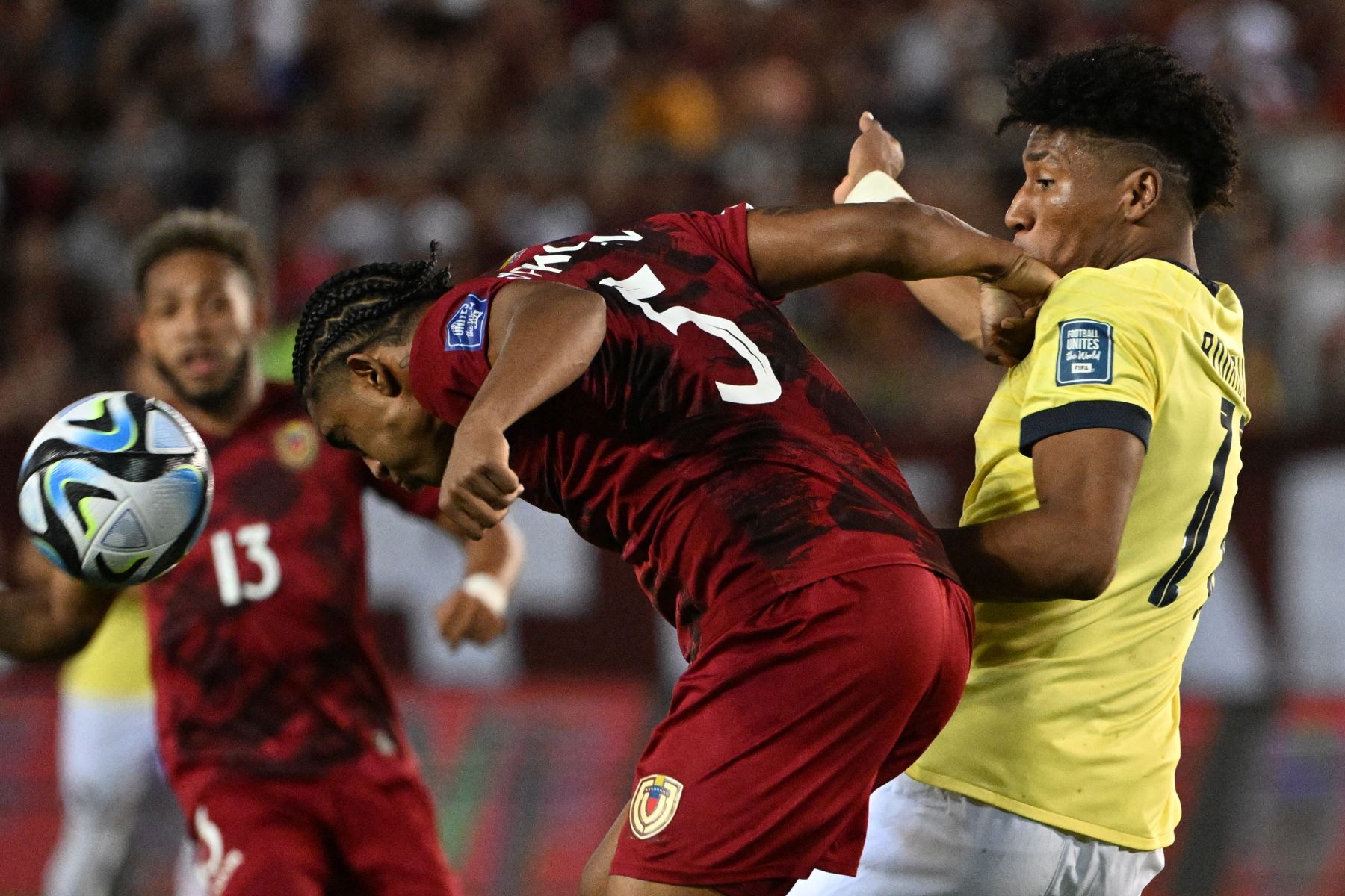 Las selecciones de fútbol de Venezuela y Ecuador empatan sin goles en el Estadio Monumental de Maturín en Venezuela por las eliminatorias sudamericanas al Mundial 2026. Foto: AFP