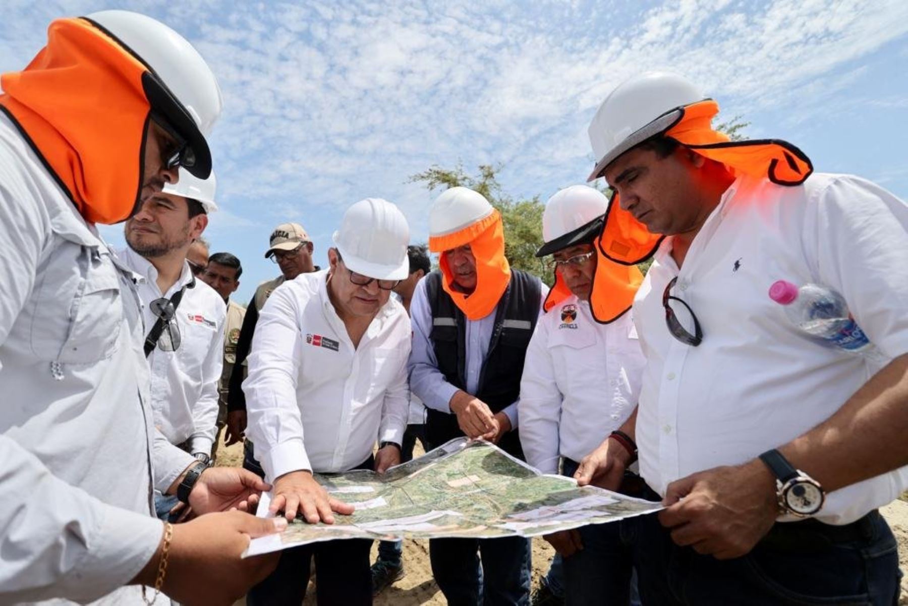 Ejecutivo inspecciona limpieza y descolmatación del río Piura