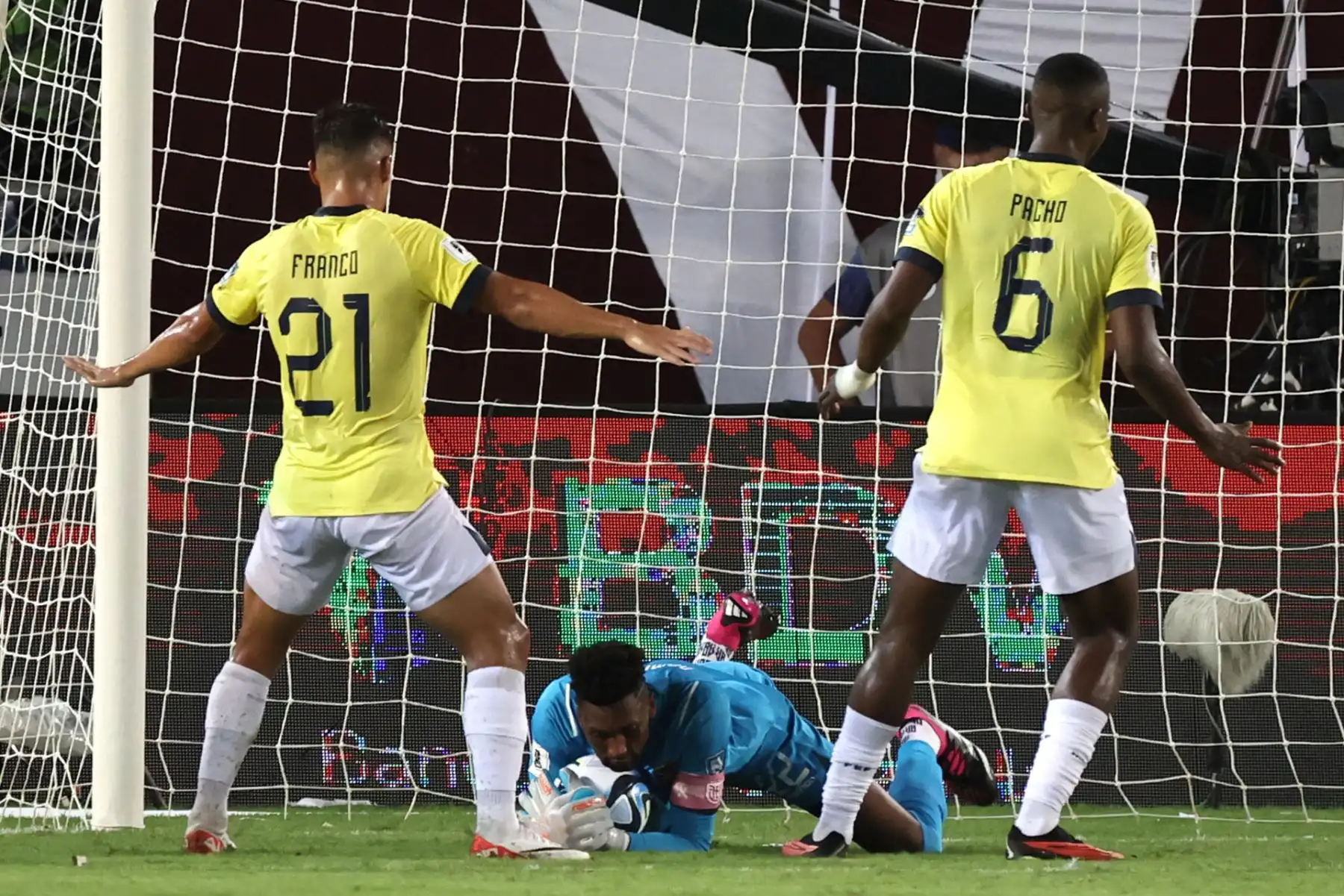 Las selecciones de fútbol de Venezuela y Ecuador empatan sin goles en el Estadio Monumental de Maturín en Venezuela por las eliminatorias sudamericanas al Mundial 2026. Foto: EFE