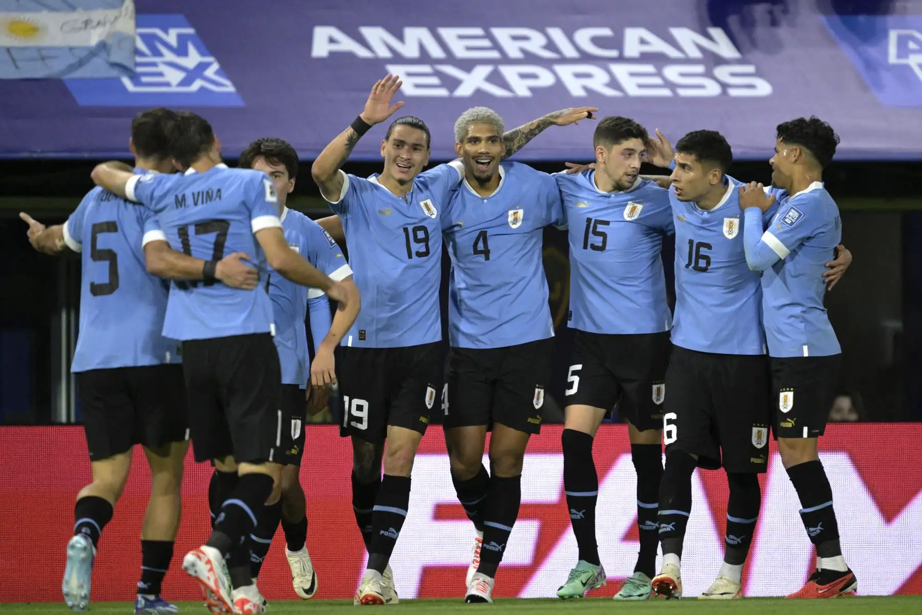 Con goles de Ronald Araújo y Darwin Núñez, Uruguay le gana 2-0 a Argentina en el Estadio La Bombonera de Buenos Aires por las eliminatorias sudamericanas al Mundial de Fútbol 2026. Foto: AFP
