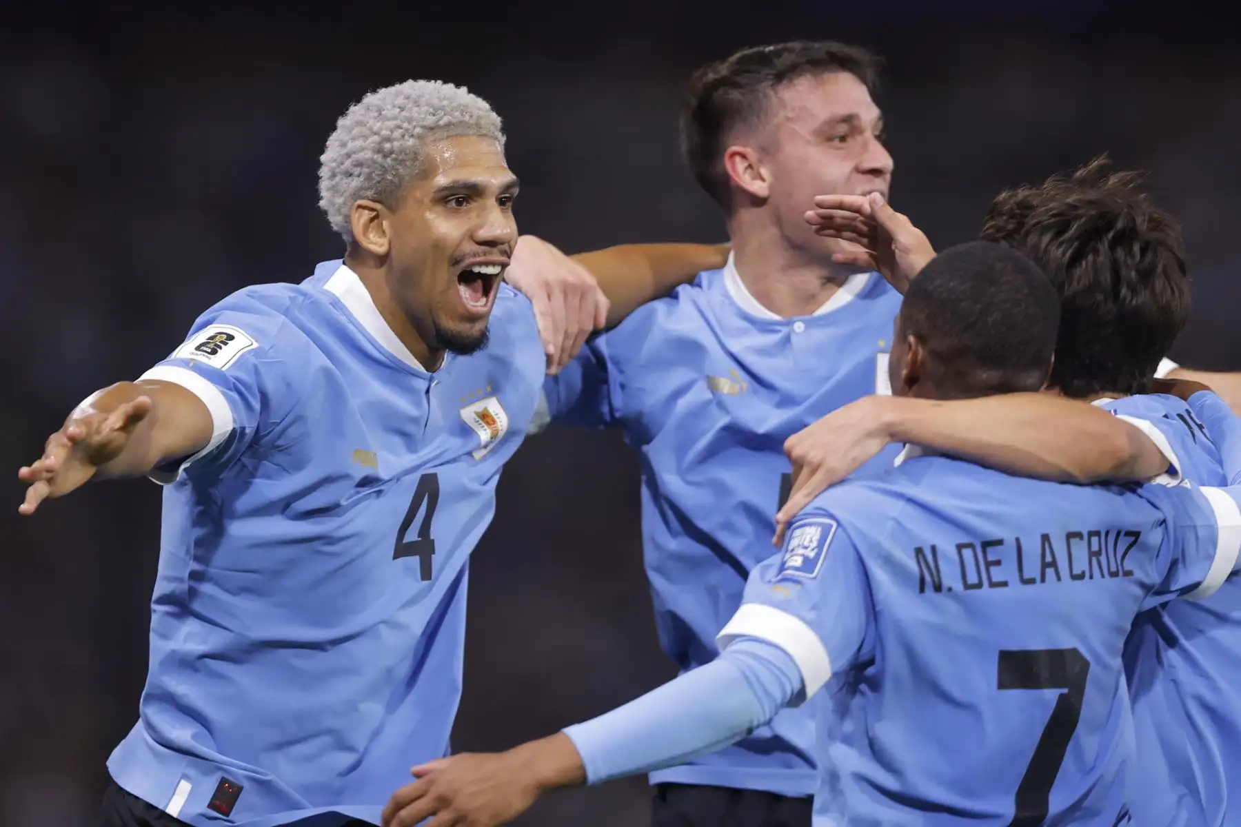 Con goles de Ronald Araújo y Darwin Núñez, Uruguay le gana 2-0 a Argentina en el Estadio La Bombonera de Buenos Aires por las eliminatorias sudamericanas al Mundial de Fútbol 2026. Foto: EFE
