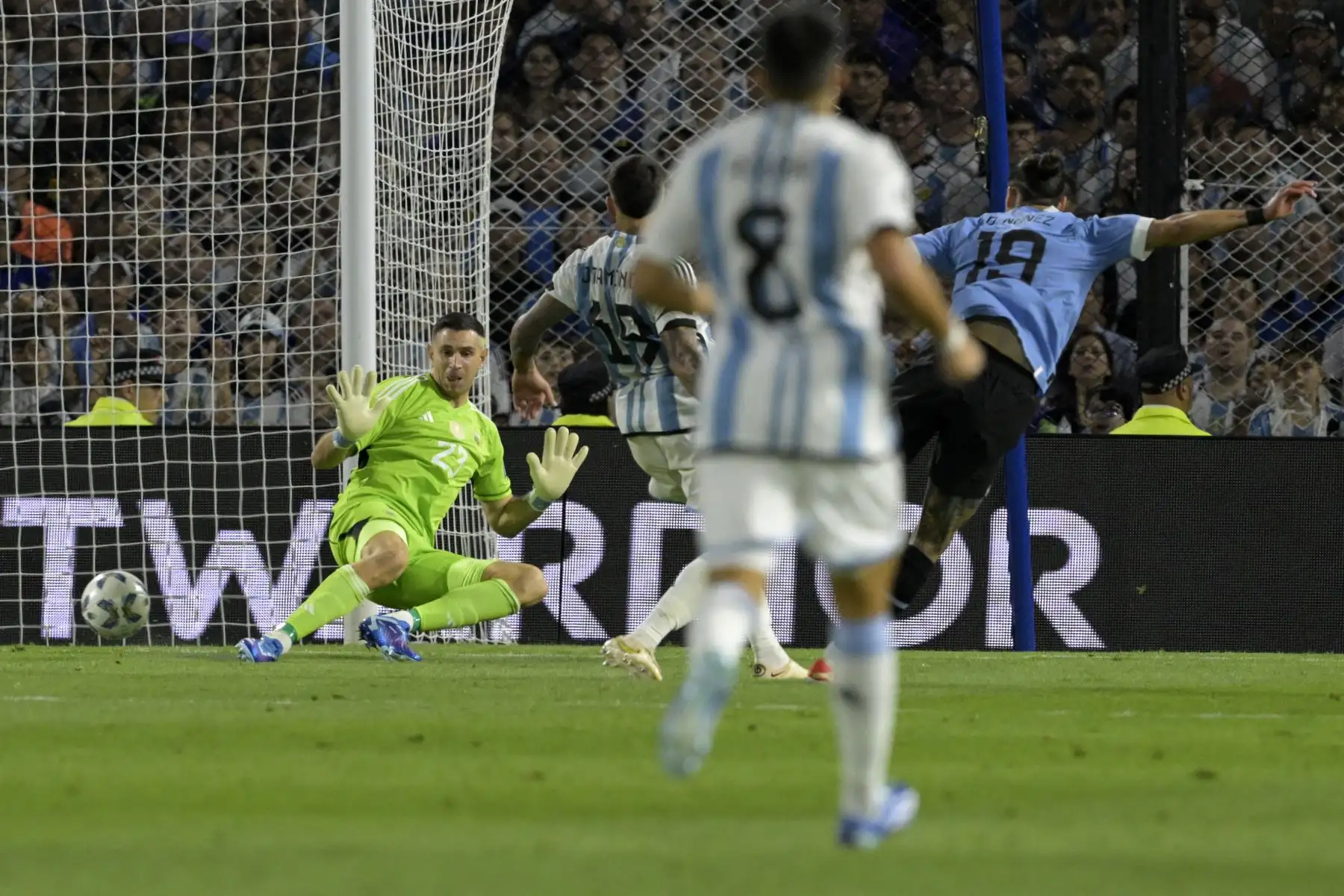 Con goles de Ronald Araújo y Darwin Núñez, Uruguay le gana 2-0 a Argentina en el Estadio La Bombonera de Buenos Aires por las eliminatorias sudamericanas al Mundial de Fútbol 2026. Foto: AFP