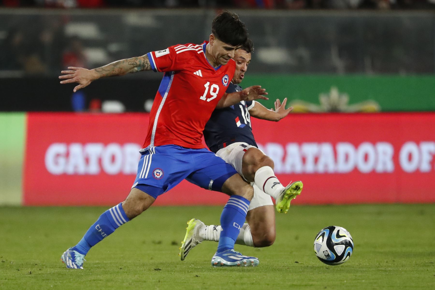 Las selecciones de Chile y Paraguay igualan por 0-0 en el Estadio Monumental David Arellano de Santiago de Chile por las eliminatorias sudamericanas al Mundial de Fútbol 2026. Foto: EFE