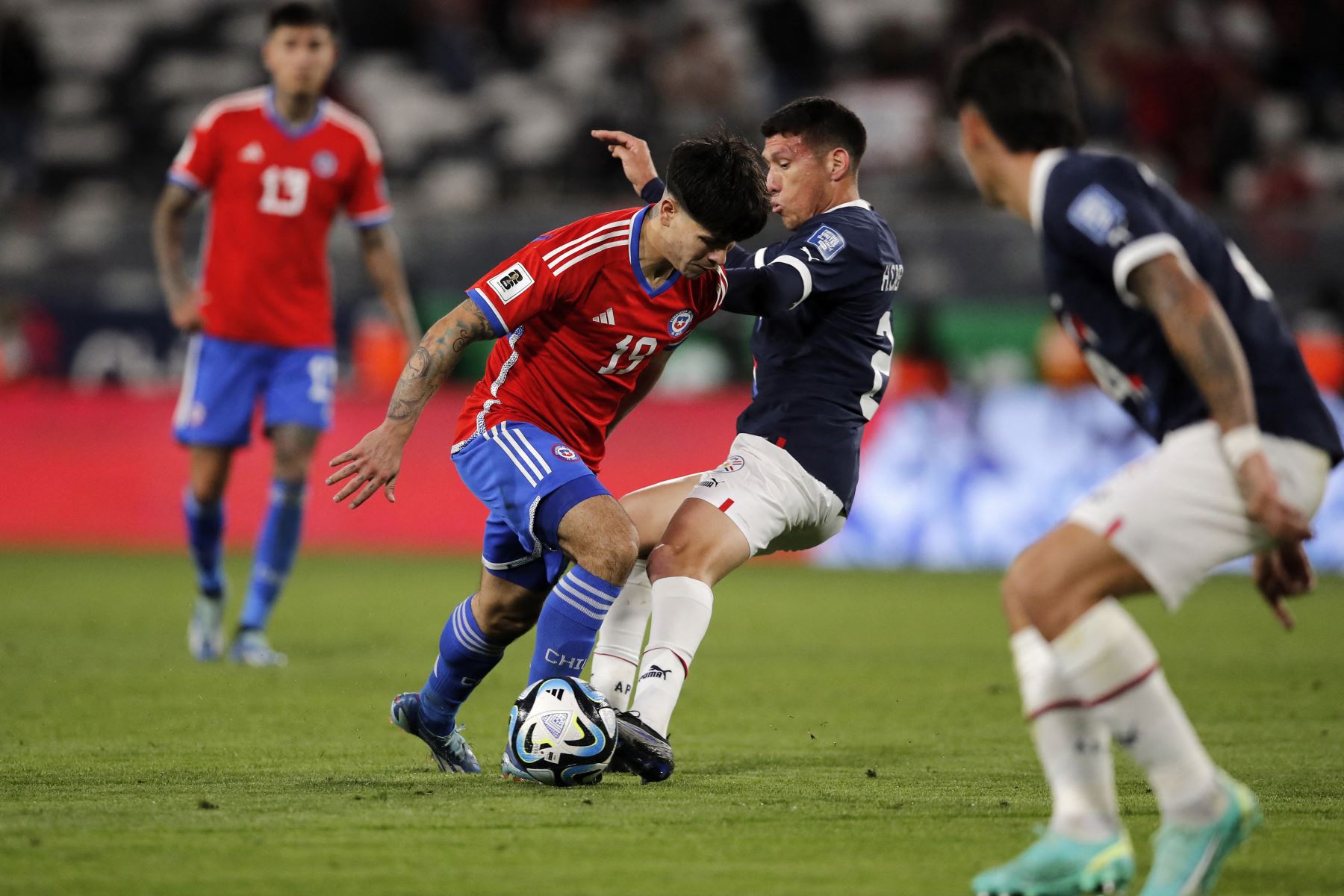 Las selecciones de Chile y Paraguay igualan por 0-0 en el Estadio Monumental David Arellano de Santiago de Chile por las eliminatorias sudamericanas al Mundial de Fútbol 2026. Foto: AFP