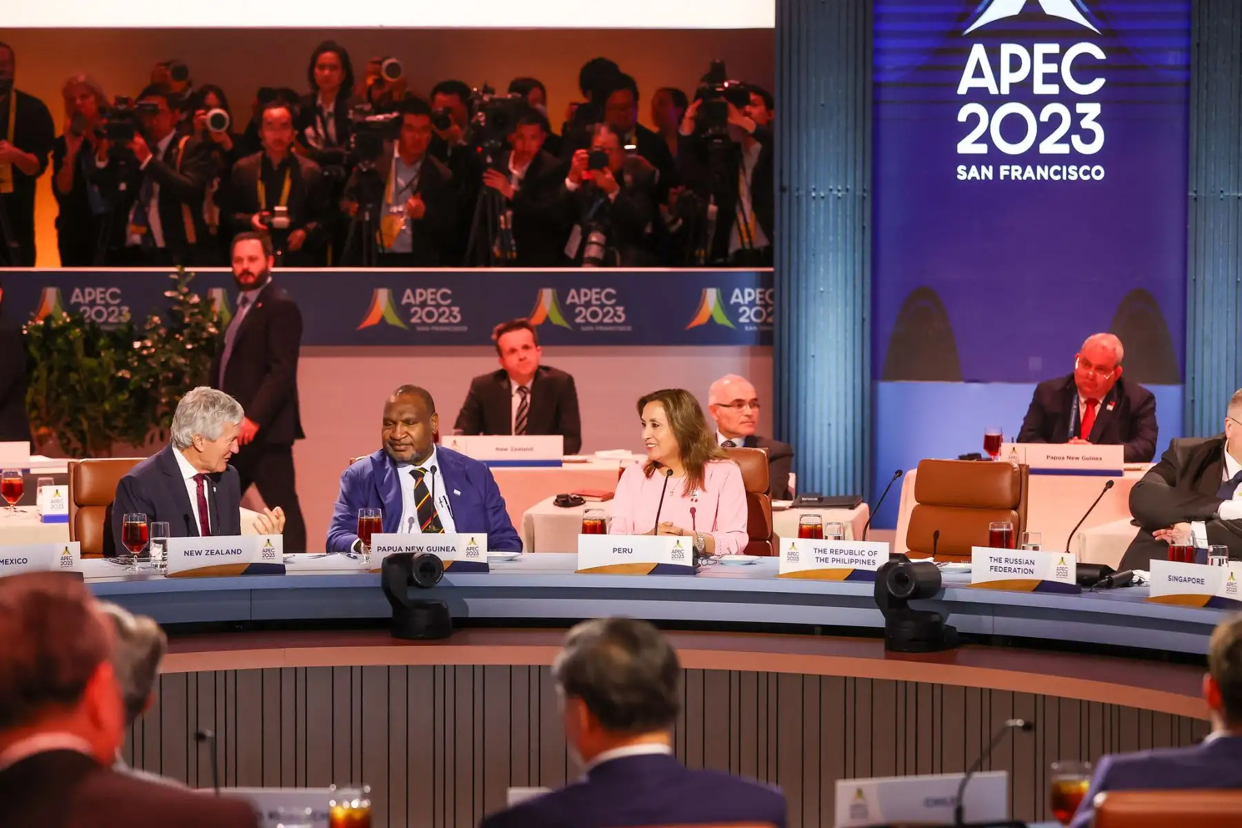 La presidenta de la República, Dina Boluarte, participó en el almuerzo de trabajo de los Líderes del Foro de Cooperación Económica Asia-Pacífico APEC 2023 en Estados Unidos. Foto: ANDINA/Presidencia
