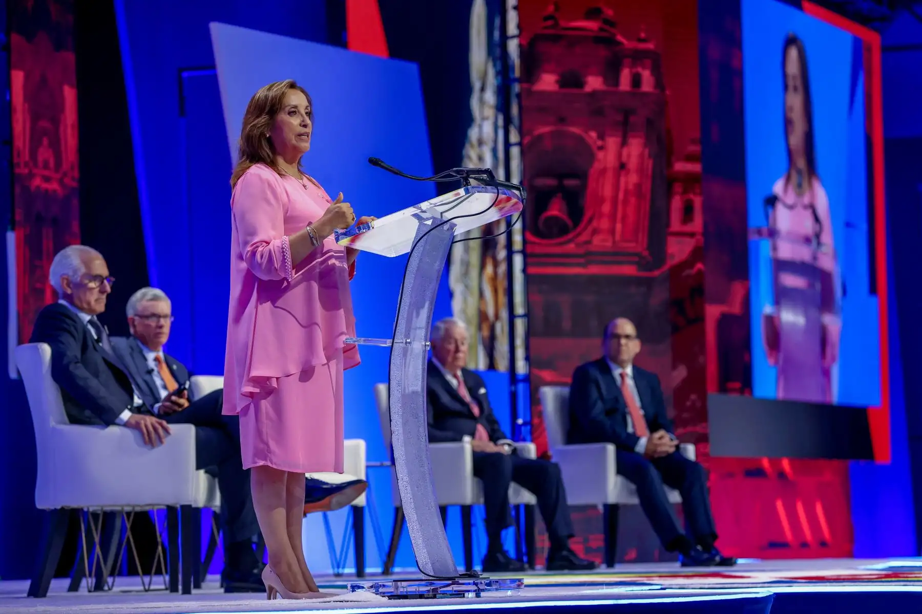 La presidenta Dina Boluarte invitó a empresarios del Asia-Pacífico a participar en las distintas reuniones del Foro de Cooperación Económica Asia-Pacífico APEC 2024 que se realizará en el Perú.
Foto: ANDINA/Prensa Presidencia