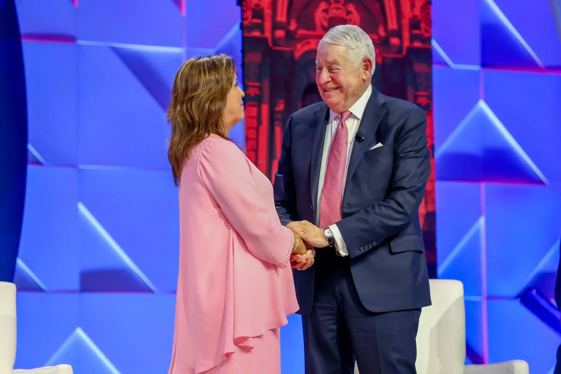 La presidenta Dina Boluarte invitó a empresarios del Asia-Pacífico a participar en las distintas reuniones del Foro de Cooperación Económica Asia-Pacífico APEC 2024 que se realizará en el Perú.
Foto: ANDINA/Prensa Presidencia