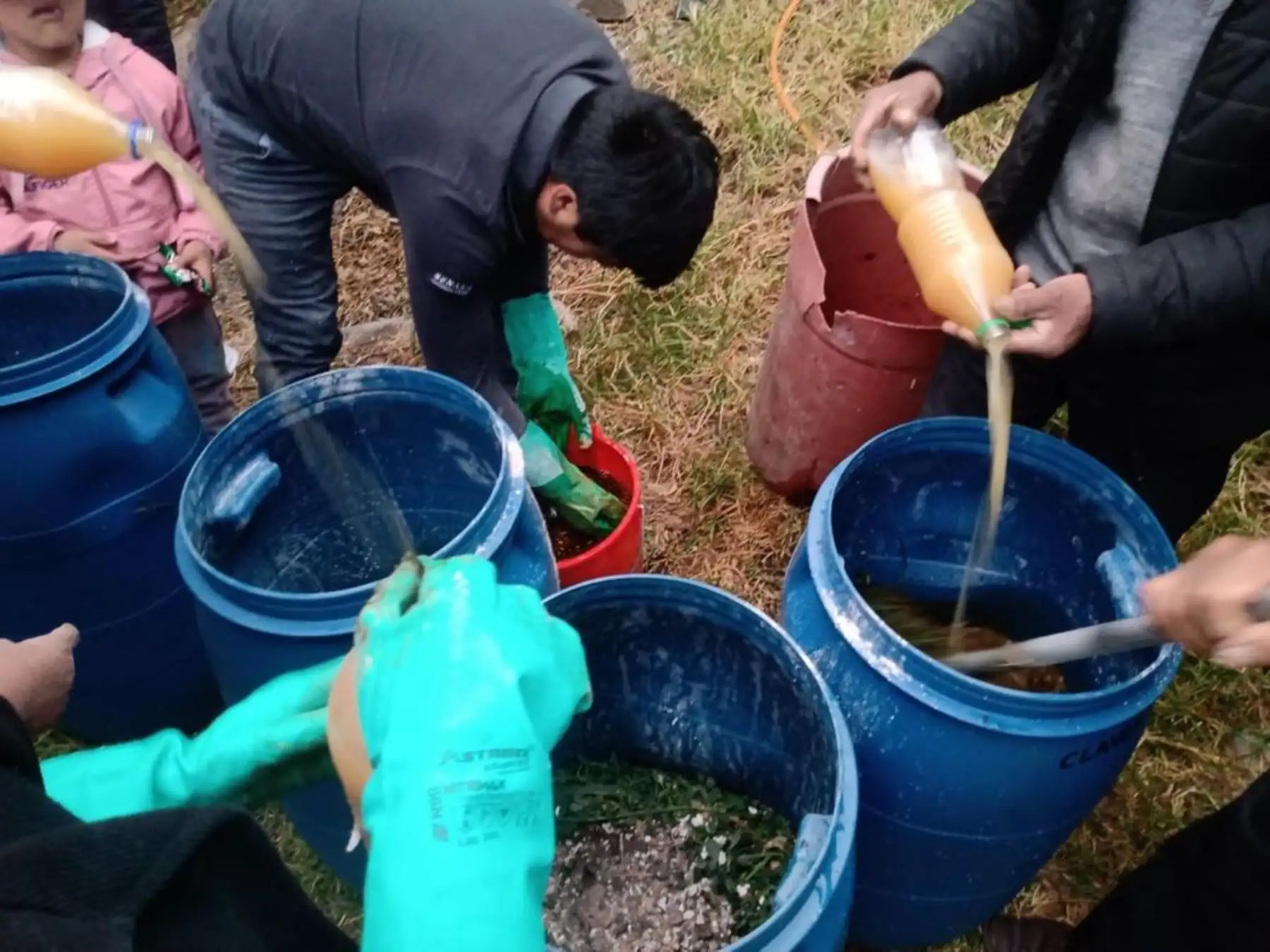 Agro Rural culmina entrega de abono foliar en cinco regiones declaradas en emergencia