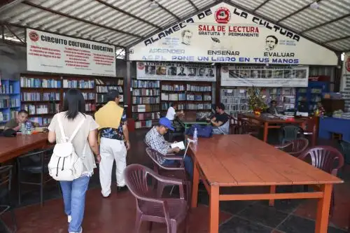 Sala de lectura de la Asociación Cámara Popular de Libreros de Amazonas en el marco de las celebraciones por su 25 aniversario. Foto:ANDNA/Juan Carlos Guzmán Negrini