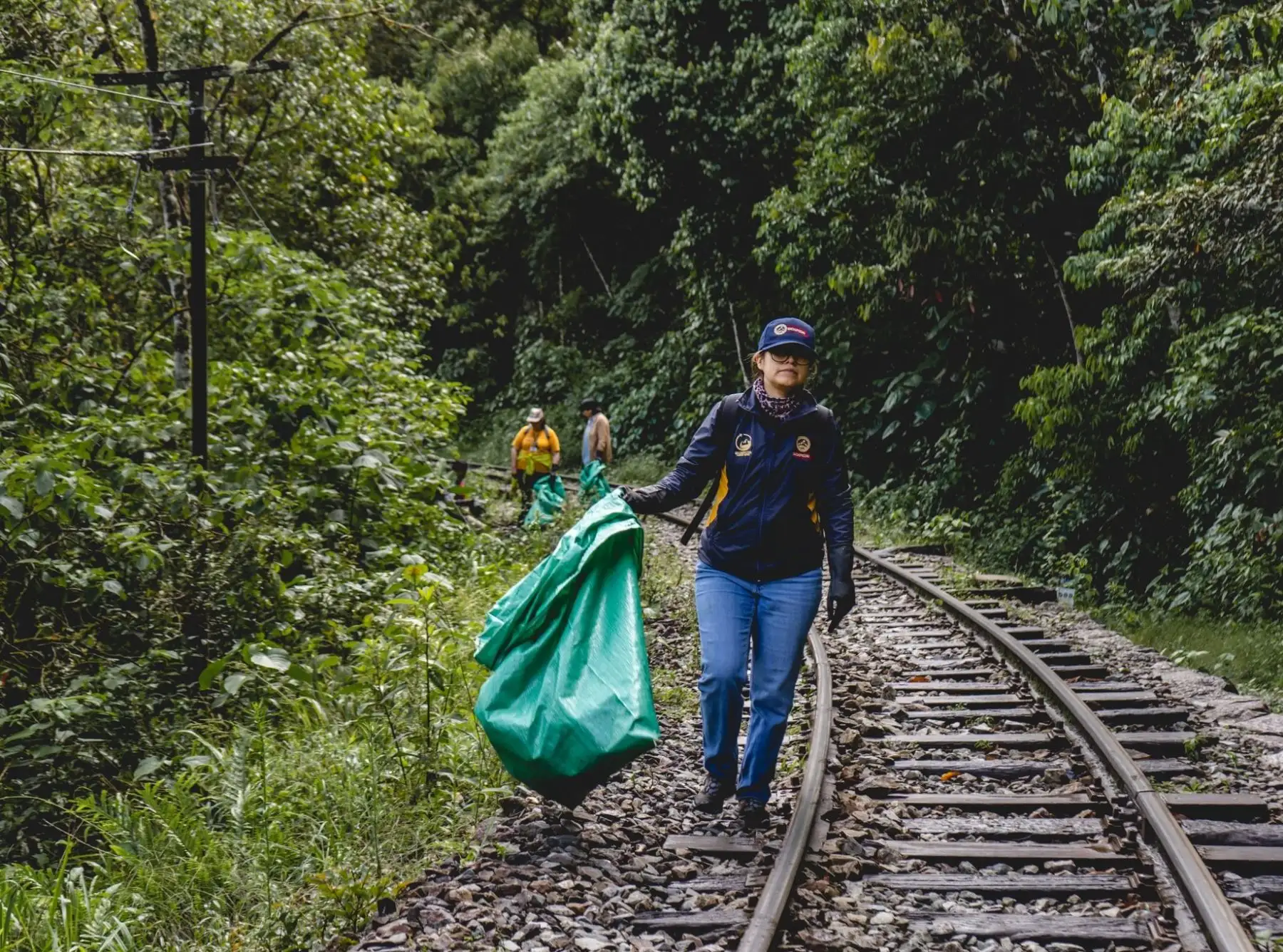 Pobladores y voluntarios retiraron cerca de cinco toneladas de residuos sólidos de las comunidades ubicadas dentro del Santuario Histórico de Machu Picchu, en Cusco. ANDINA/Difusión