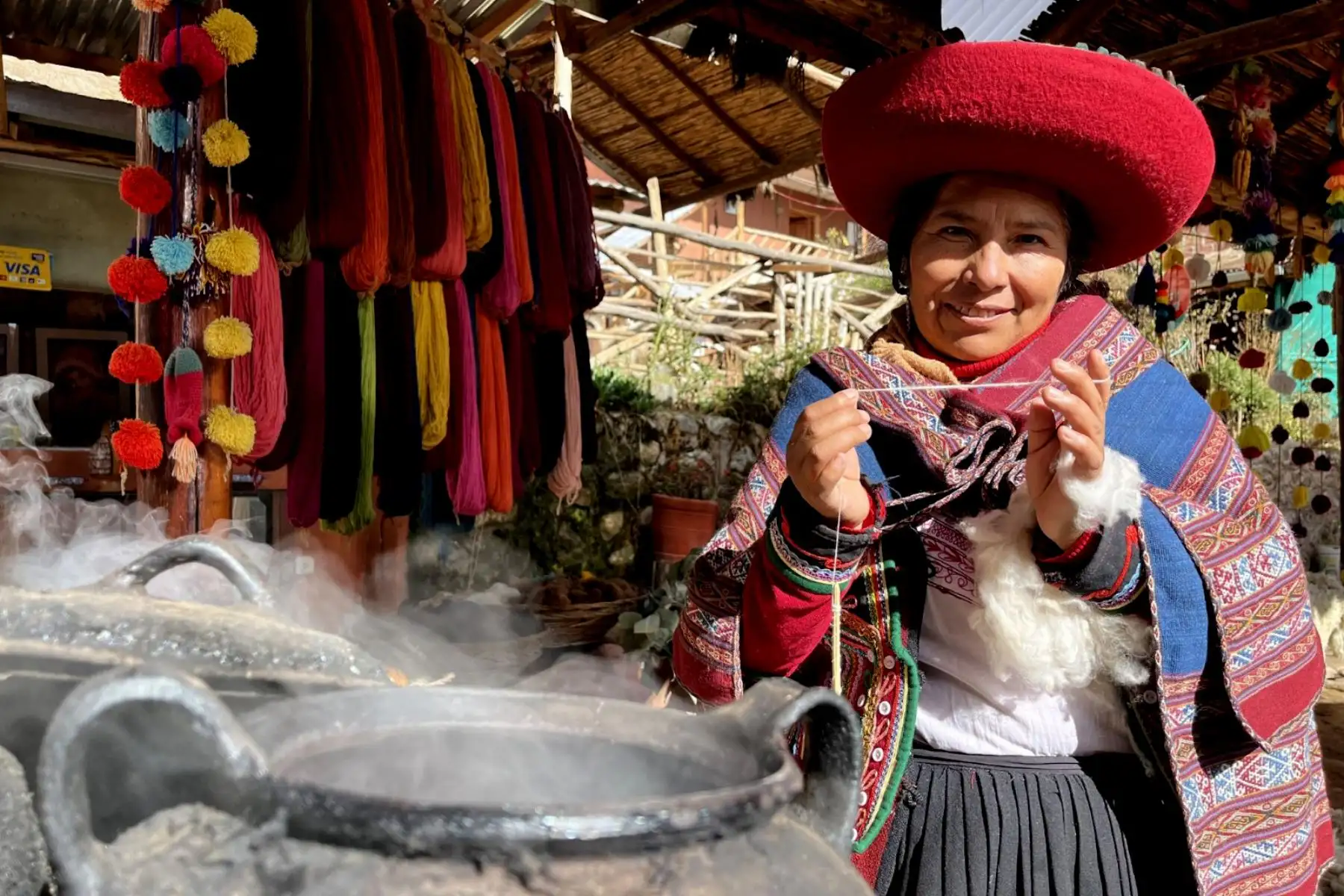 Marleny Callañaupa Quillahuaman nació al borde de la laguna de Piuray, del distrito de Chinchero provincia cusqueña de Urubamba, ella fue una de las pioneras en implementar el turismo vivencial en su comunidad y aprender con los años hasta cinco idiomas, después del quechua y español. Foto: ANDINA/ Percy Hurtado