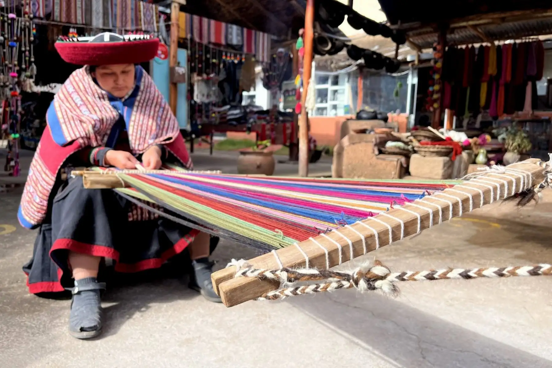 Marleny Callañaupa Quillahuaman nació al borde de la laguna de Piuray, del distrito de Chinchero provincia cusqueña de Urubamba, ella fue una de las pioneras en implementar el turismo vivencial en su comunidad y aprender con los años hasta cinco idiomas, después del quechua y español. Foto: ANDINA/ Percy Hurtado