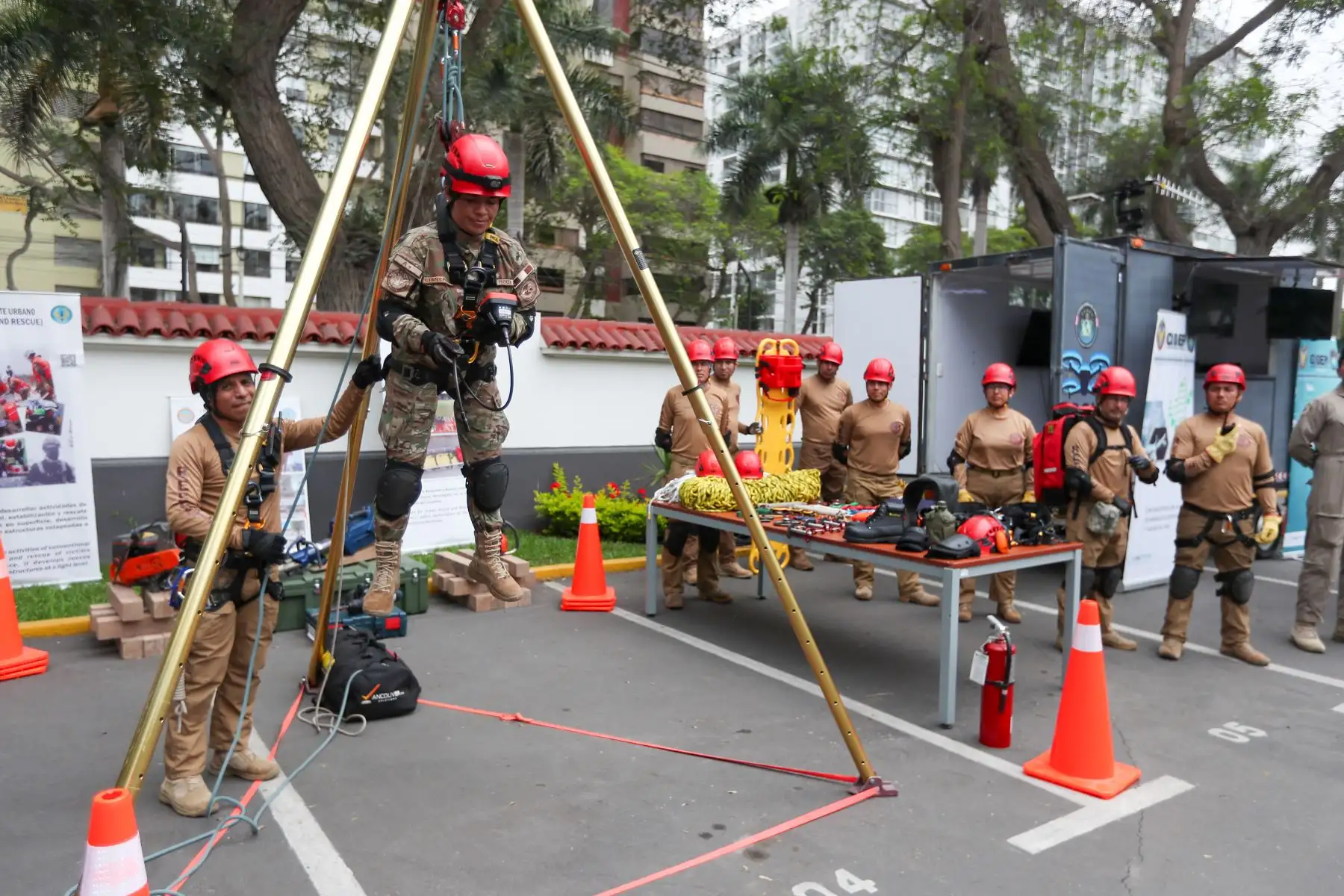 La Fuerza Aérea del Perú (FAP) organiza, en alianza con la Asociación Nacional de Drones (ASDRON), la exposición internacional Drone Tech 2023, que permitirá que los asistentes puedan ver demostraciones de vuelos de drones y aeromodelismo.
Foto: ANDINA/Ricardo Cuba