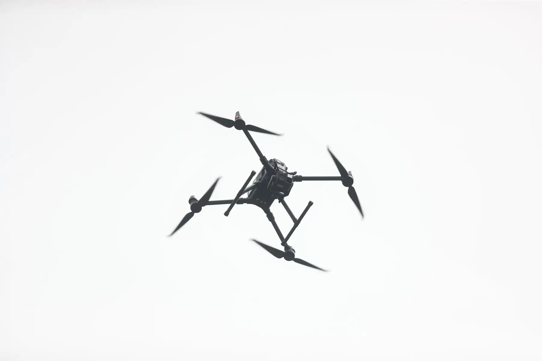 La Fuerza Aérea del Perú (FAP) organiza, en alianza con la Asociación Nacional de Drones (ASDRON), la exposición internacional Drone Tech 2023, que permitirá que los asistentes puedan ver demostraciones de vuelos de drones y aeromodelismo.
Foto: ANDINA/Ricardo Cuba