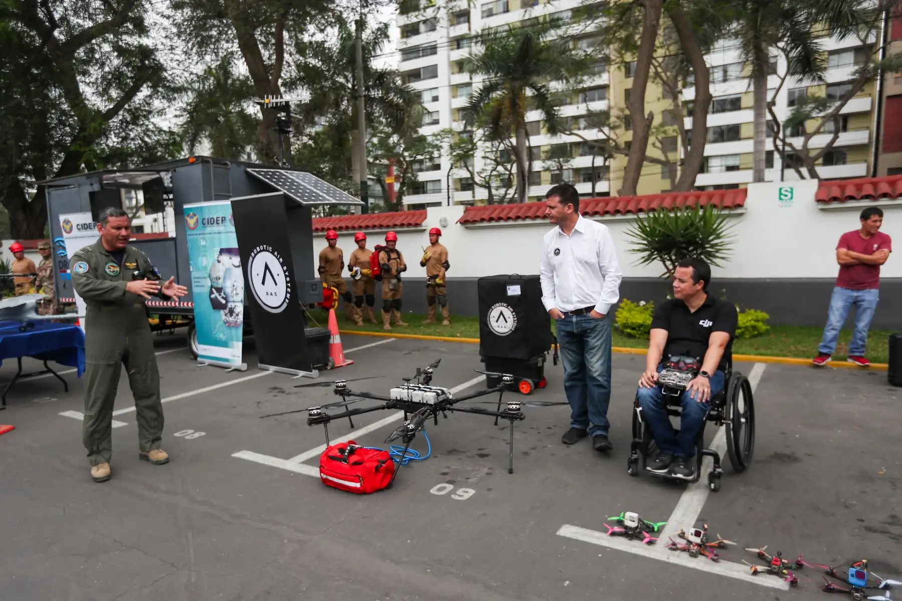 En la actualidad, los drones son empleados como un instrumento de apoyo constante en labores de prevención y detección de actos delictivos en seguridad ciudadana, así como en defensa, construcción, minería, agricultura, entre otros sectores.

Foto: ANDINA/Ricardo Cuba