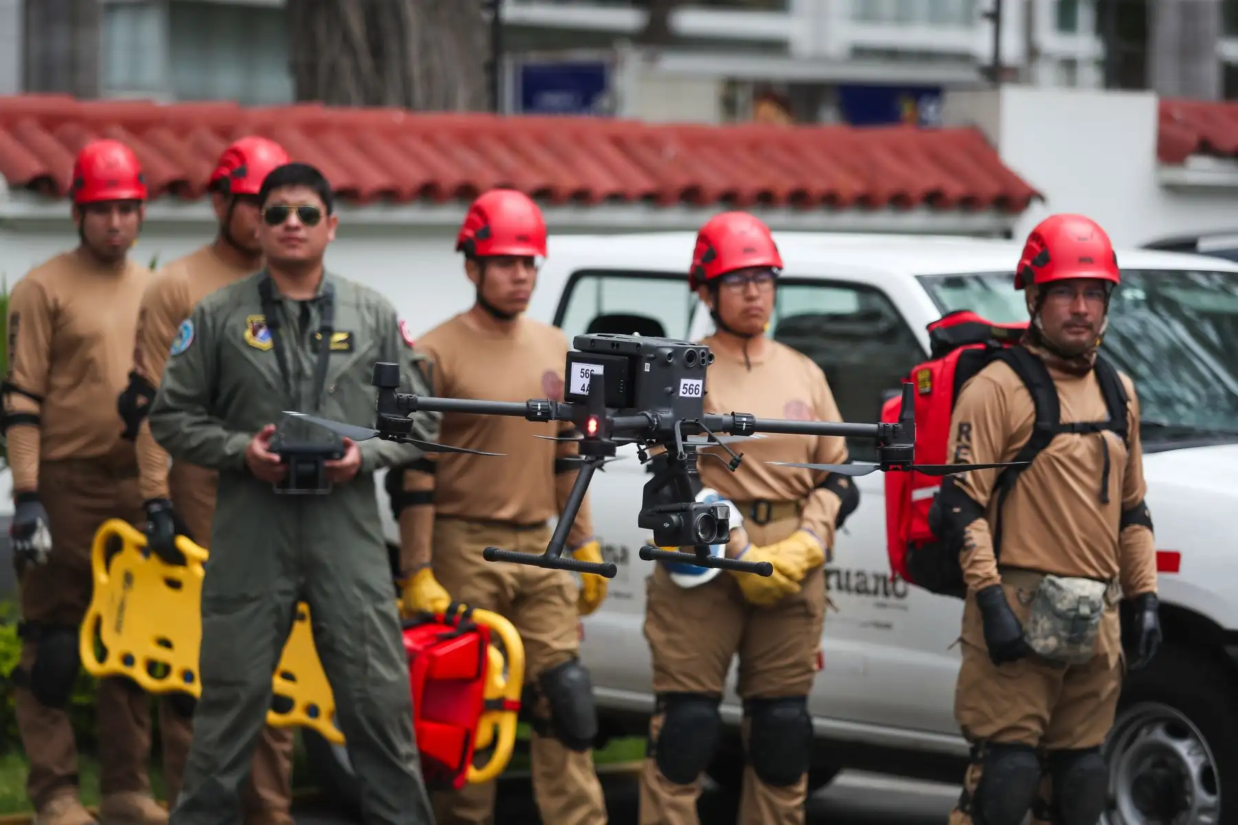 En la actualidad, los drones son empleados como un instrumento de apoyo constante en labores de prevención y detección de actos delictivos en seguridad ciudadana, así como en defensa, construcción, minería, agricultura, entre otros sectores.

Foto: ANDINA/Ricardo Cuba