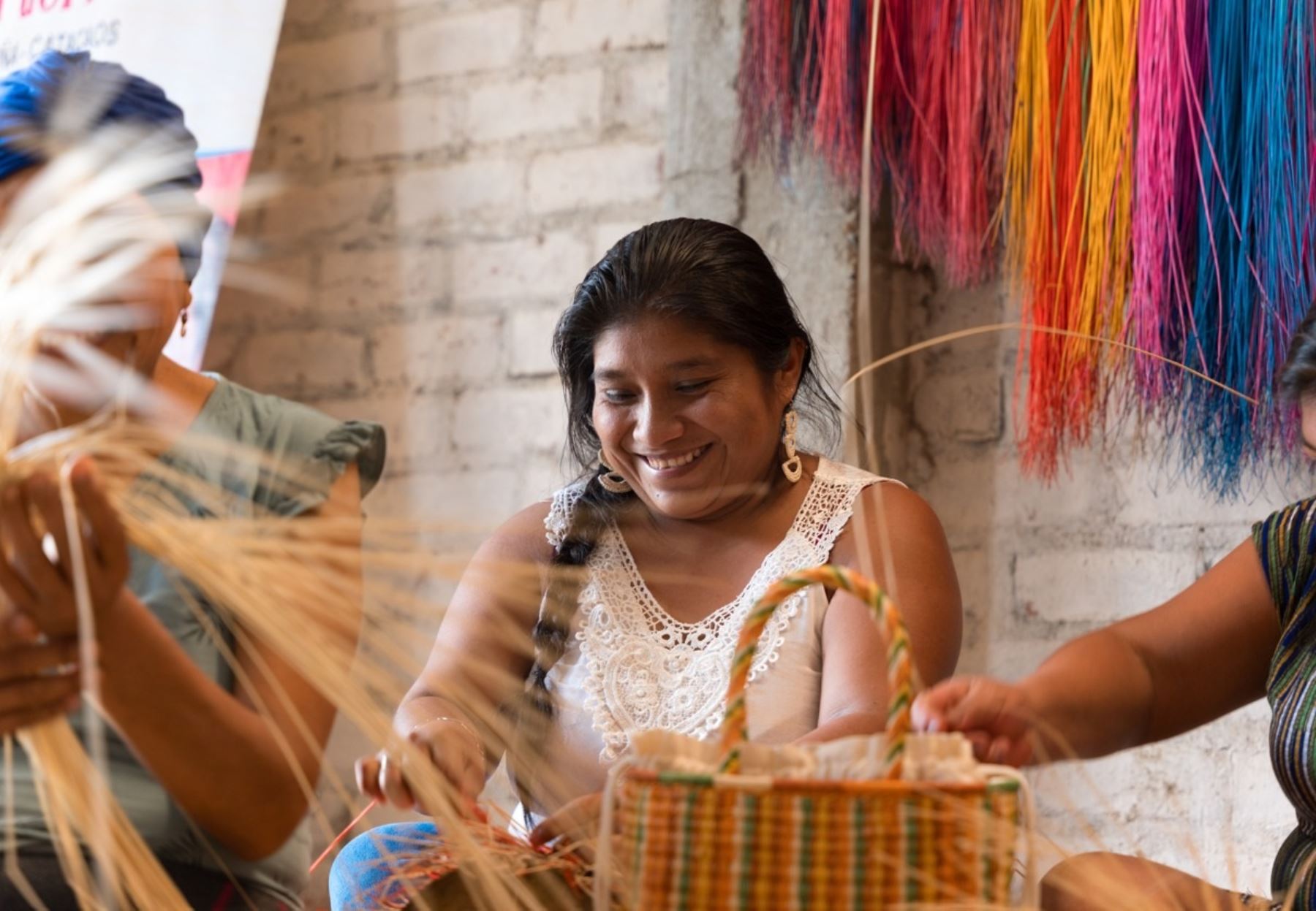Moda sostenible de la mano de artesanas peruanas
