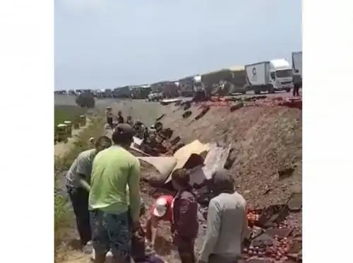 Tres personas murieron esta mañana, entre ellas un policía, tras el múltiple choque ocurrido en la carretera Panamericana Sur, a la altura de Cañete.