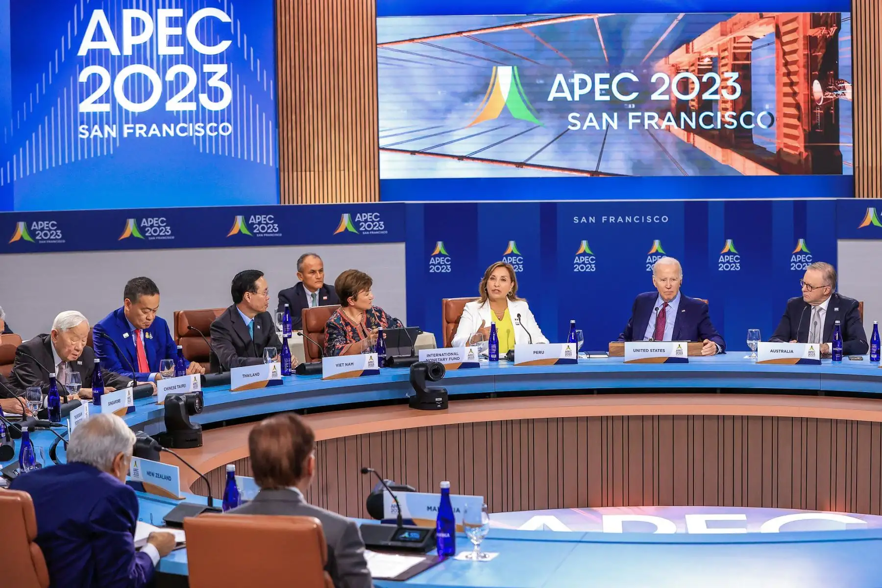 Presidenta de la República, Dina Boluarte, participó del retiro de Líderes Económicos de APEC 2023, y también de la transferencia de la presidencia de APEC de Estados Unidos a Perú. Foto: ANDINA/Presidencia