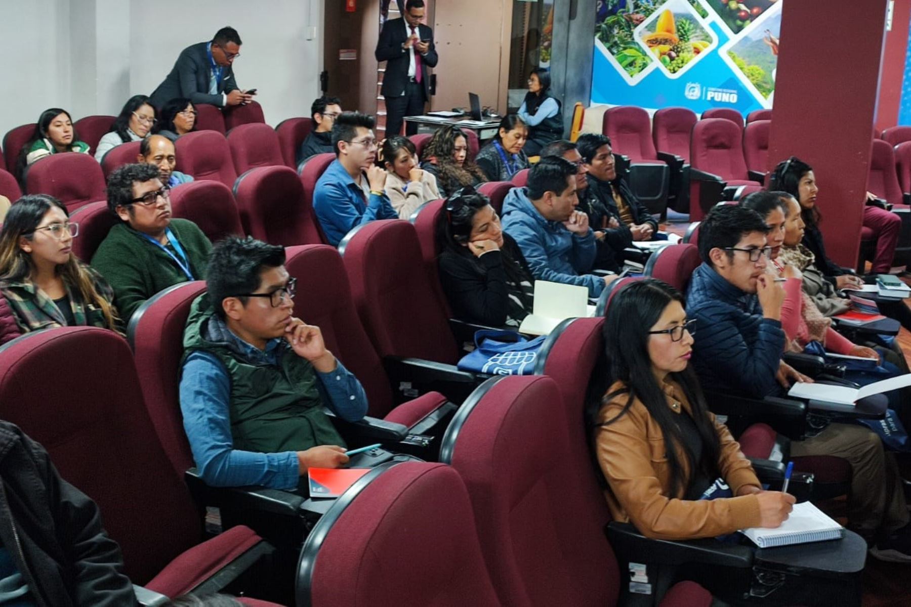 Actividades de capacitación para empresarios de la región Puno. Foto: Perú Compras/Difusión.
