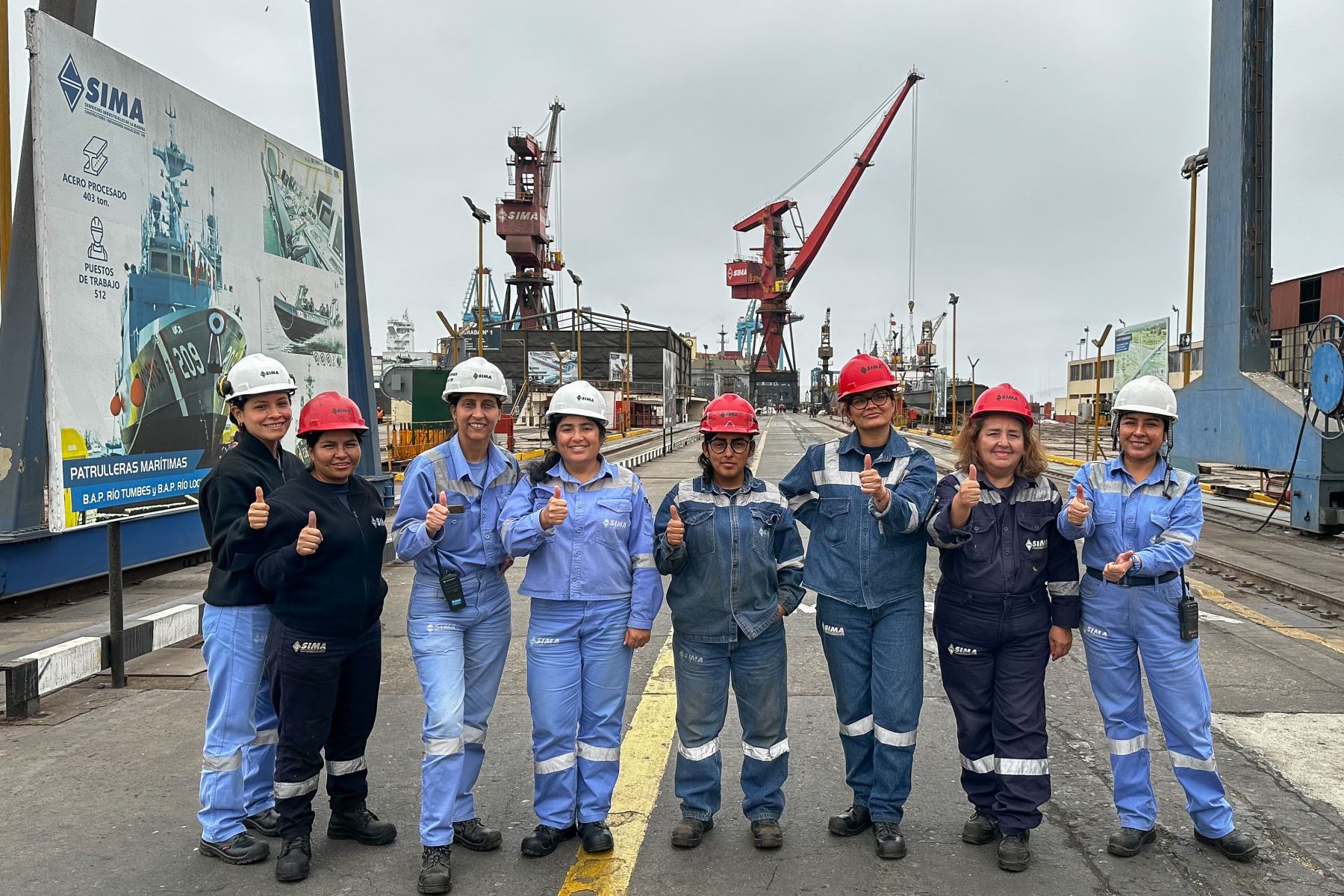 Manos y brazos femeninos empujan día a día la construcción y reparación de buques e incluso lideran equipos en los Servicios Industriales de la Marina (Sima). Foto: ANDINA/Karol Muñoz