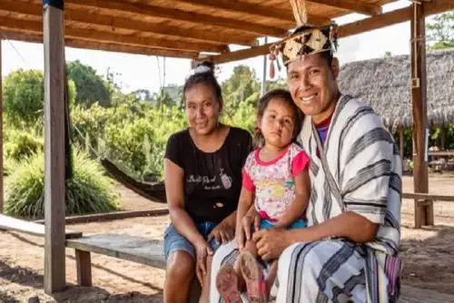 La ministra del Ambiente viajó hasta la comunidad nativa de Boca Pariamanu, del pueblo originario Amahuaca, en Madre de Dios, para reconocer personalmente el trabajo de cinco comunidades que implementan emprendimientos productivos que contribuyen a la conservación de bosques.