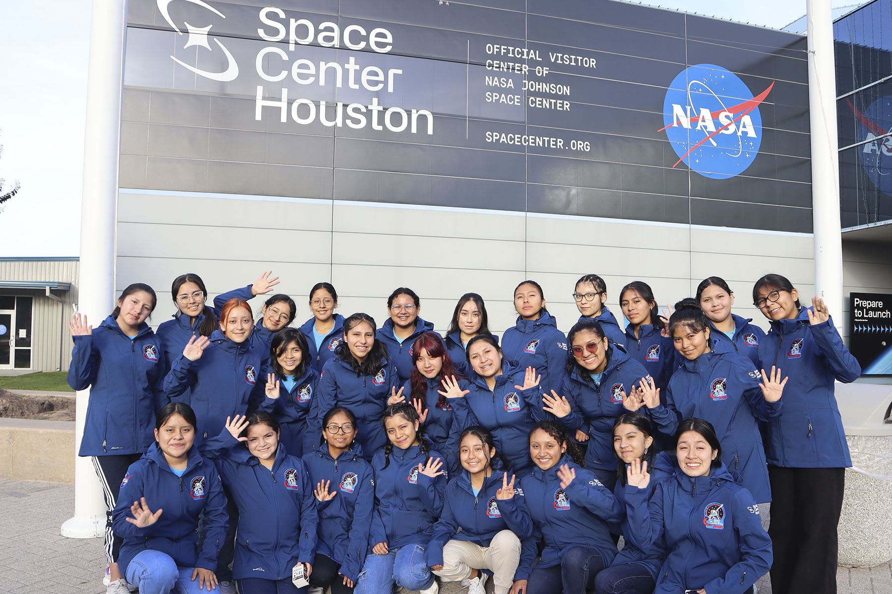 En noviembre, 12 escolares peruanas viajaron al Centro Espacial Houston de la NASA donde fueron parte de un programa educativo en ciencia y tecnología. Foto: She is