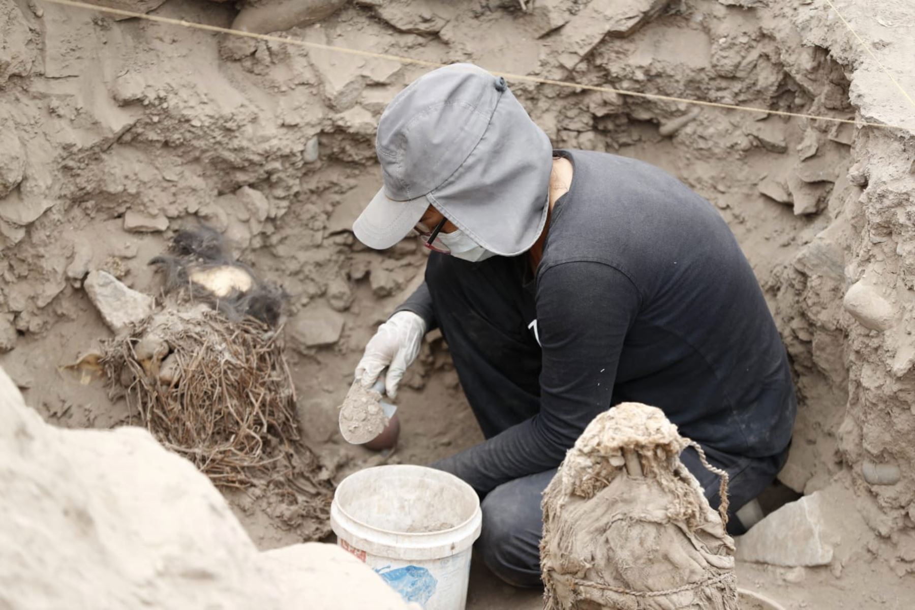 Según los estudios realizados, el complejo arqueológico de la Huaca La Florida tendría unos 3500 años de antigüedad, mientras que los restos funerarios y cerámicos unos 1000 años. Foto: ANDINA/ Daniel Bracamonte